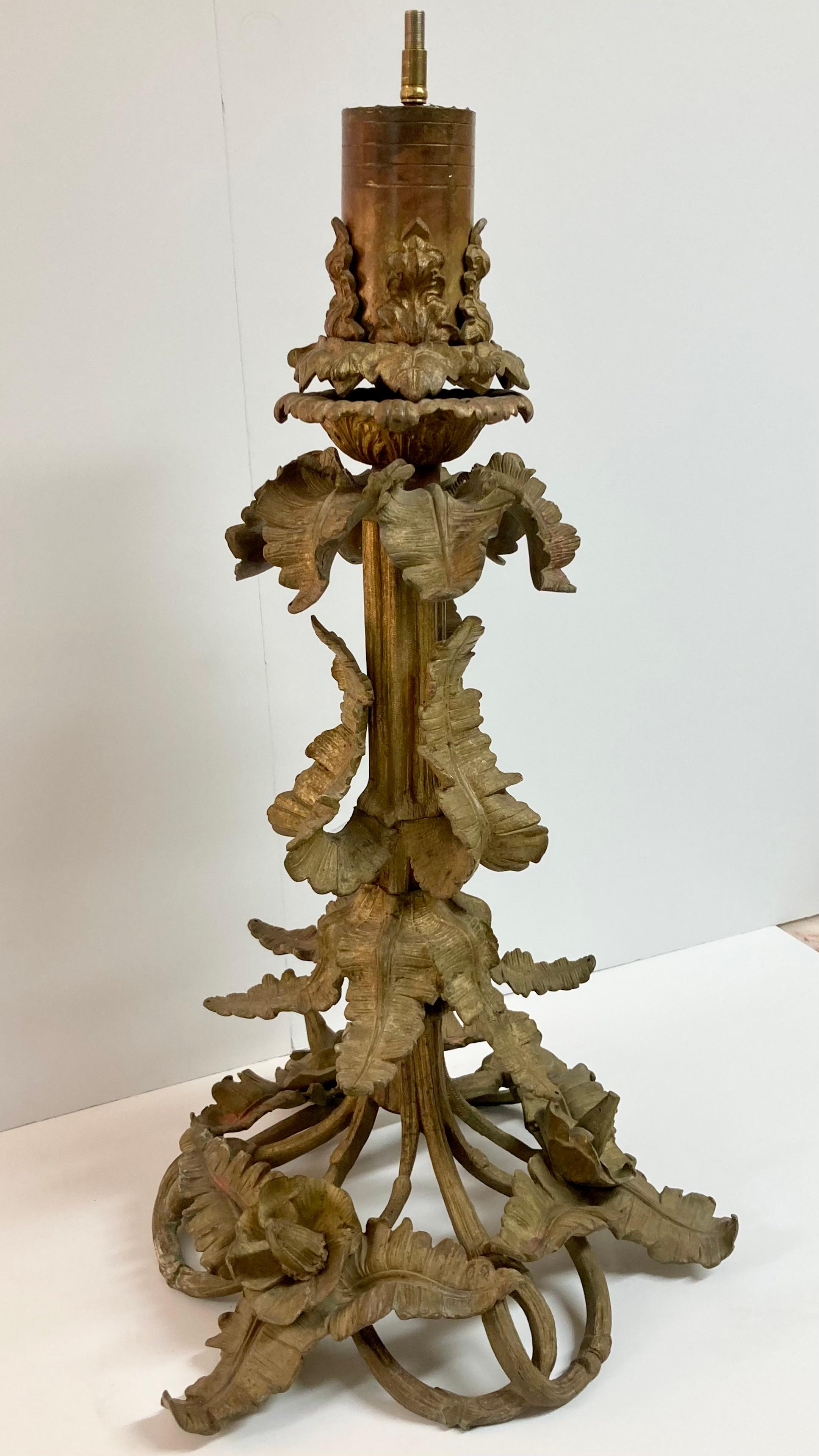Français Base de lampe de table Art Nouveau du 19ème siècle en bronze doré français en vente