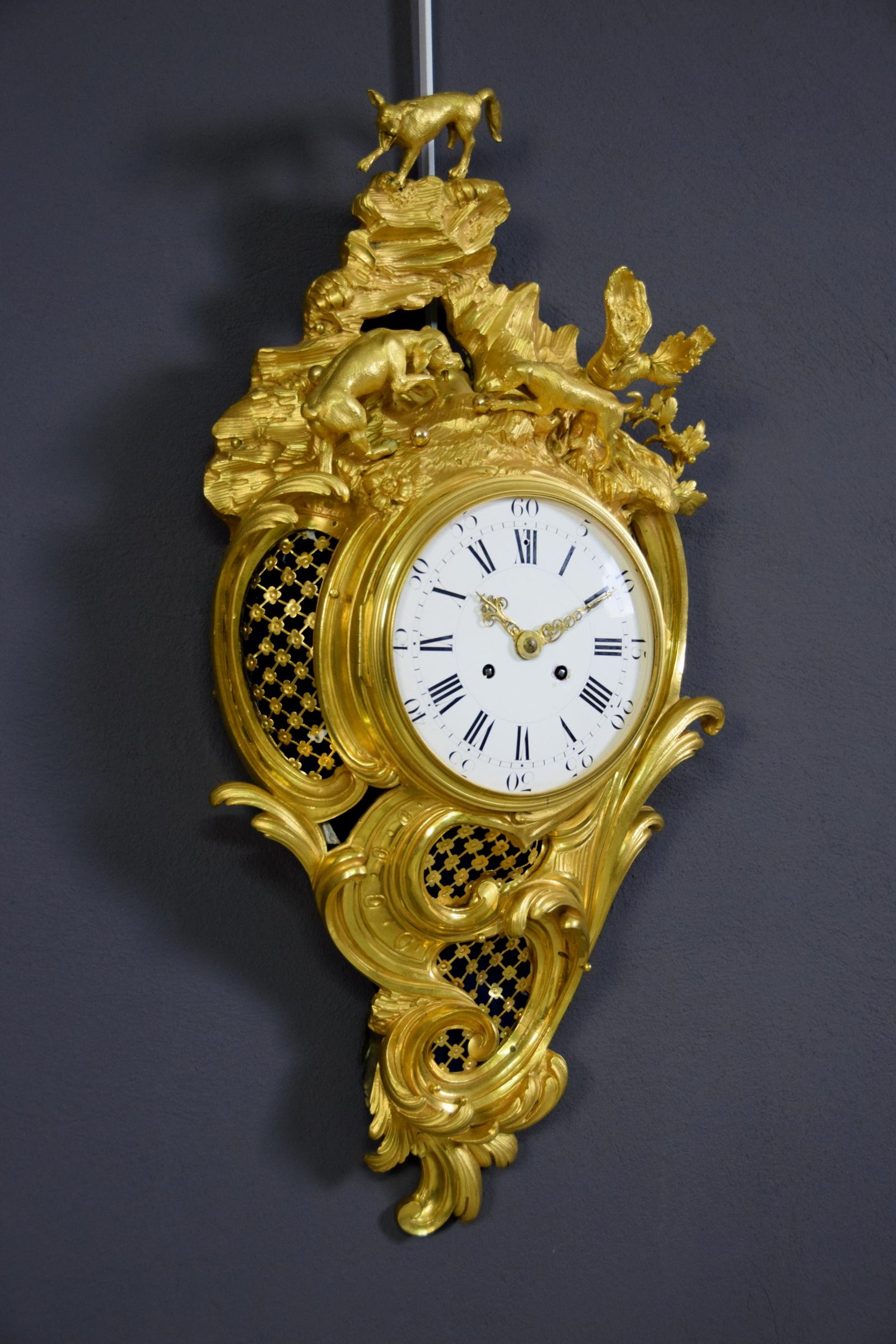 19th century French gilt bronze cartel clock
France, mid-19th century

The cartel clock, in chiseled and gilt bronze, with matt and glossy finish, was made in France in the mid-19th century. With the name cartels are defined those clocks,