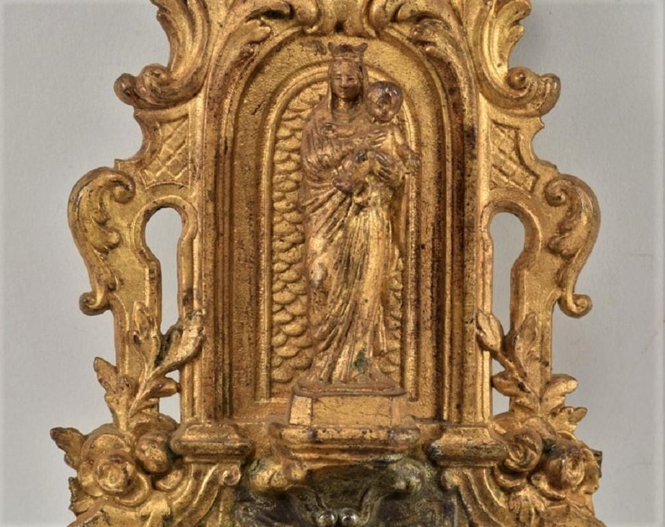 A gilt bronze holy water font depicting Virgin Mother Mary with Child Jesus elaborate in great detail,  France, early 19th century.
Bronze with beautiful patina acquired from age.
Dimensions: H 9