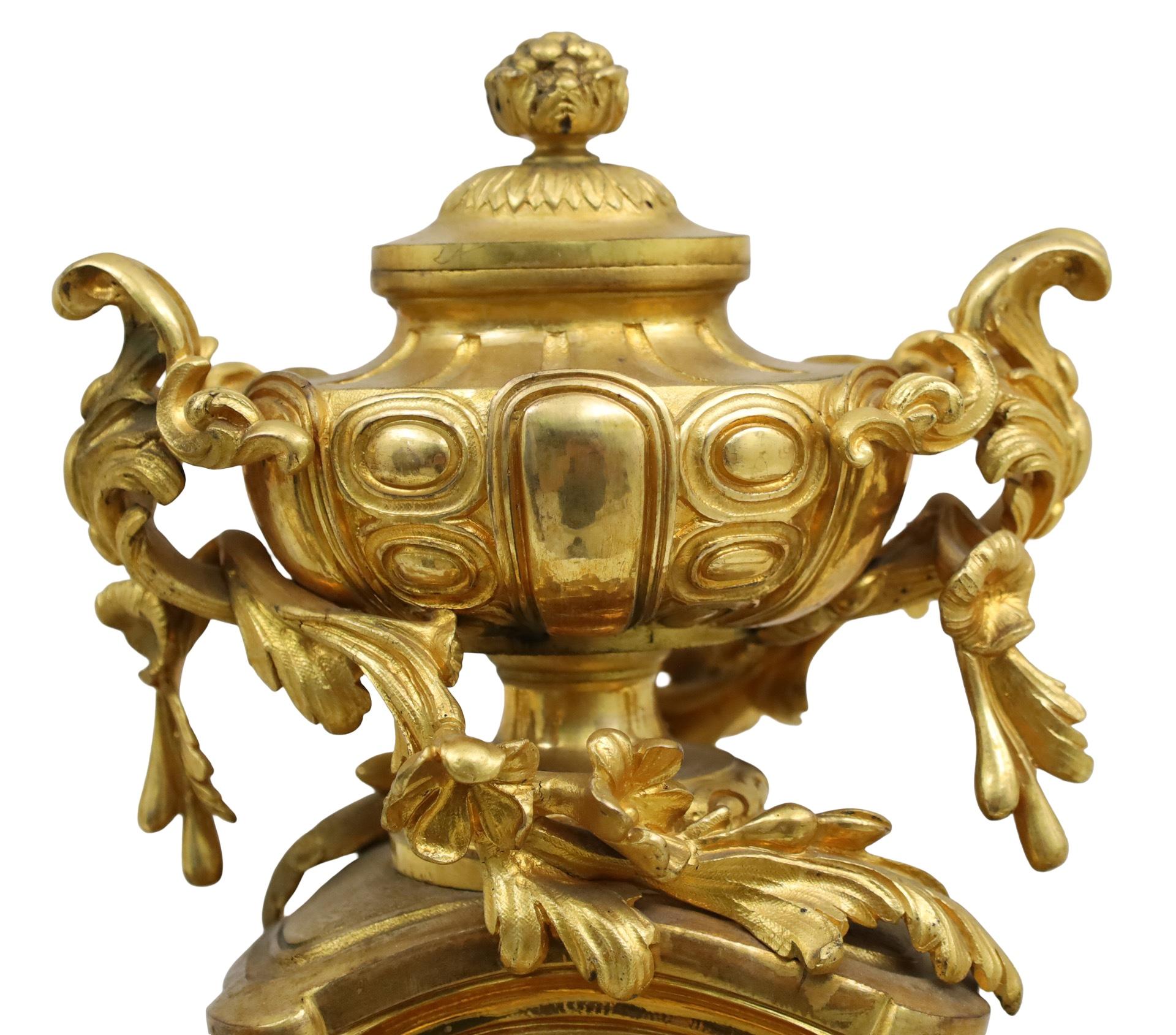 19th Century French Gilt Bronze Clock Set, Crouille Filo In Good Condition For Sale In Dallas, TX
