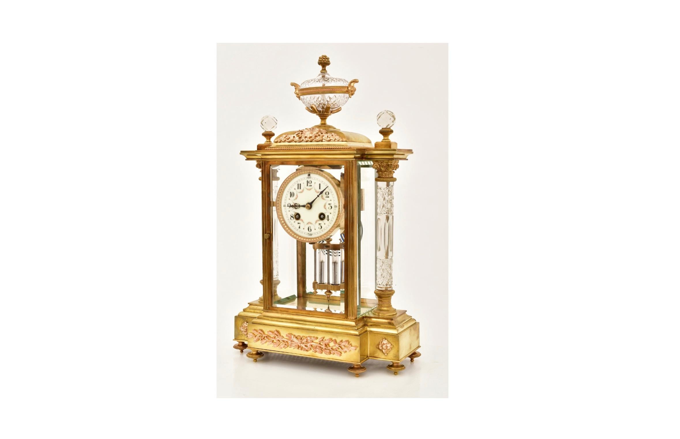 Louis XVI Horloge régulatrice en bronze doré et cristal du XIXe siècle par Samuel Marti en vente
