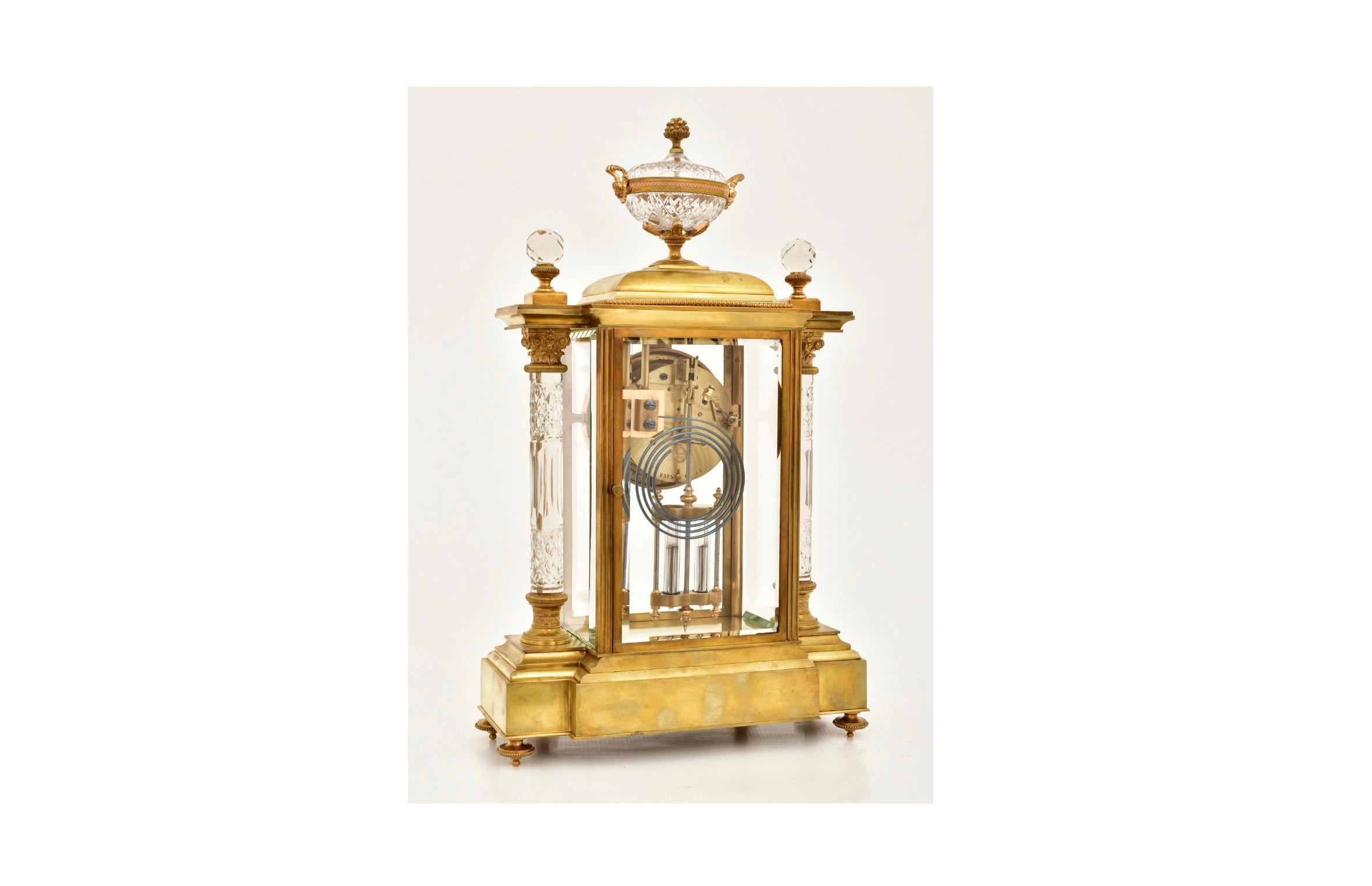 Horloge régulatrice en bronze doré et cristal du XIXe siècle par Samuel Marti Bon état - En vente à Tarry Town, NY