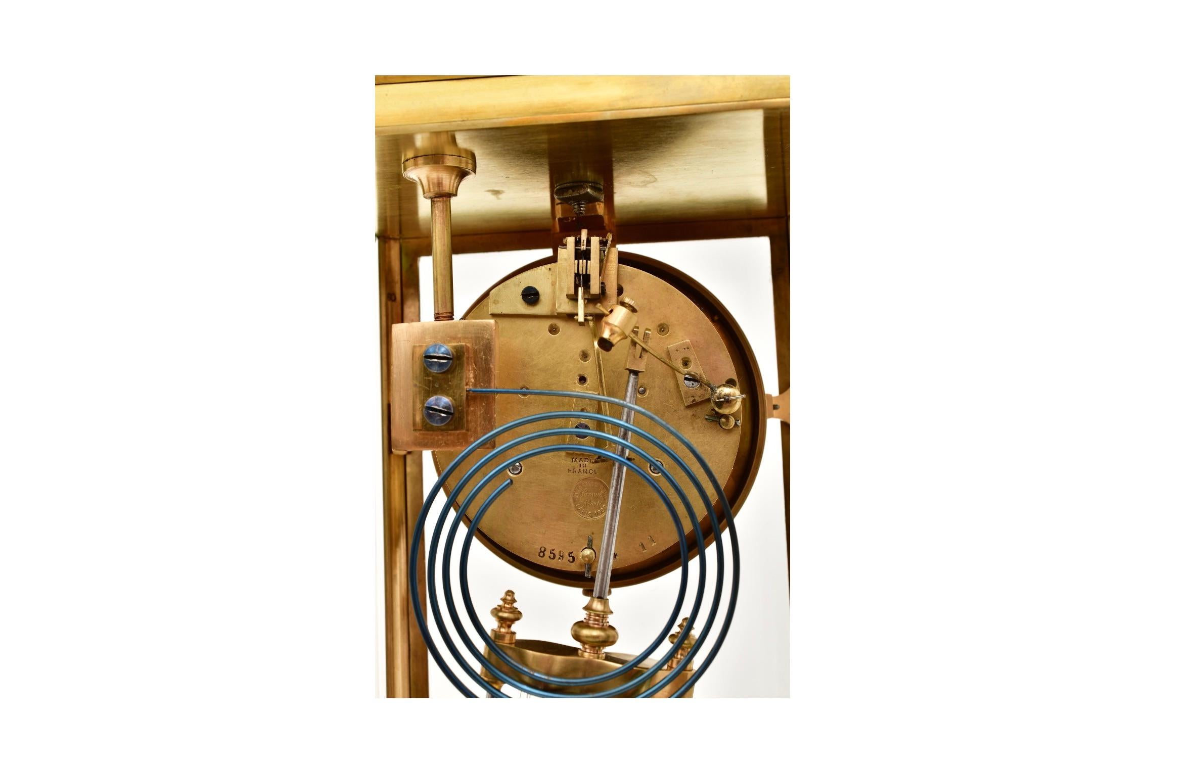 Fin du XIXe siècle Horloge régulatrice en bronze doré et cristal du XIXe siècle par Samuel Marti en vente