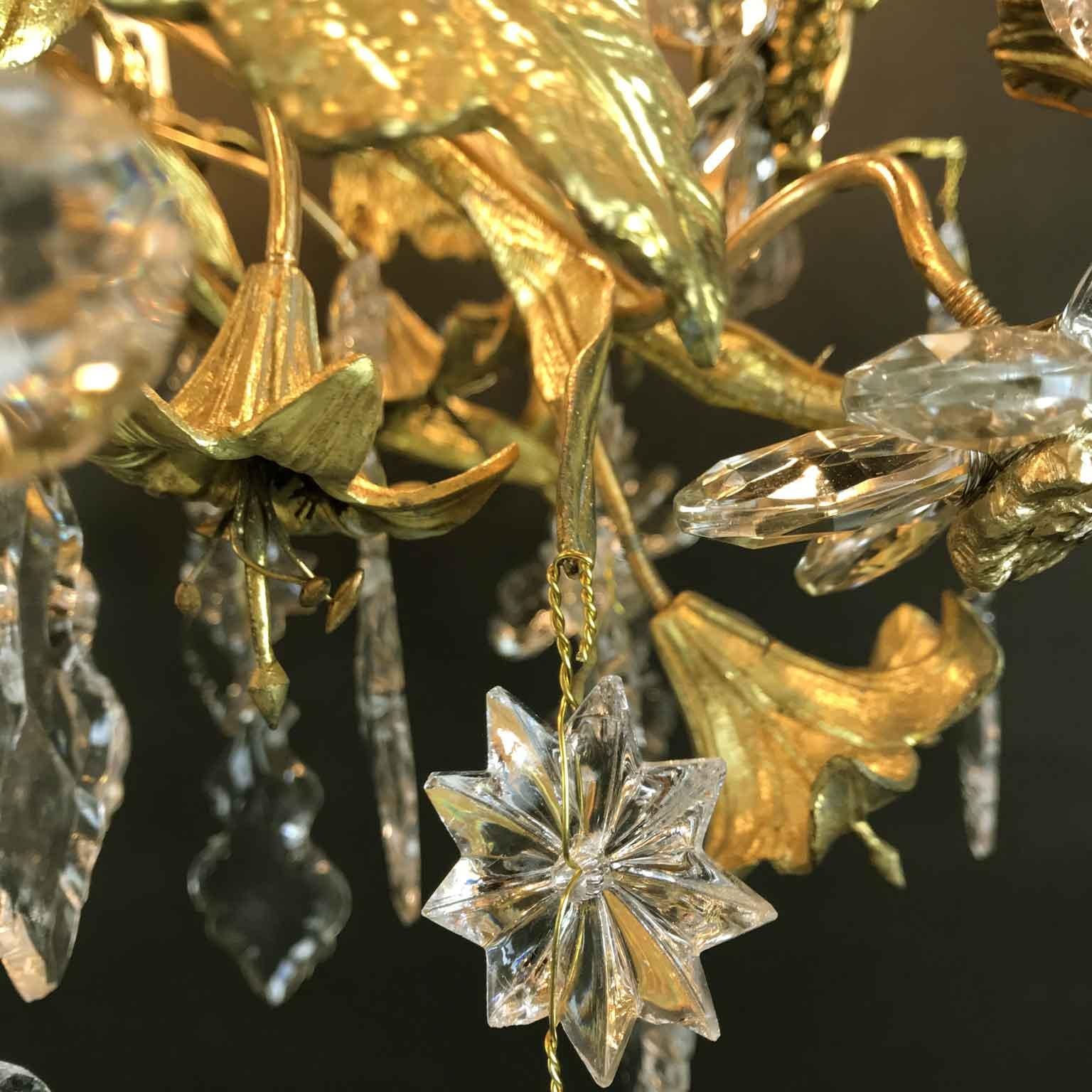 Cristal Lustre à douze branches de fleurs en cristal et bronze doré du 19ème siècle, style français du feu en vente