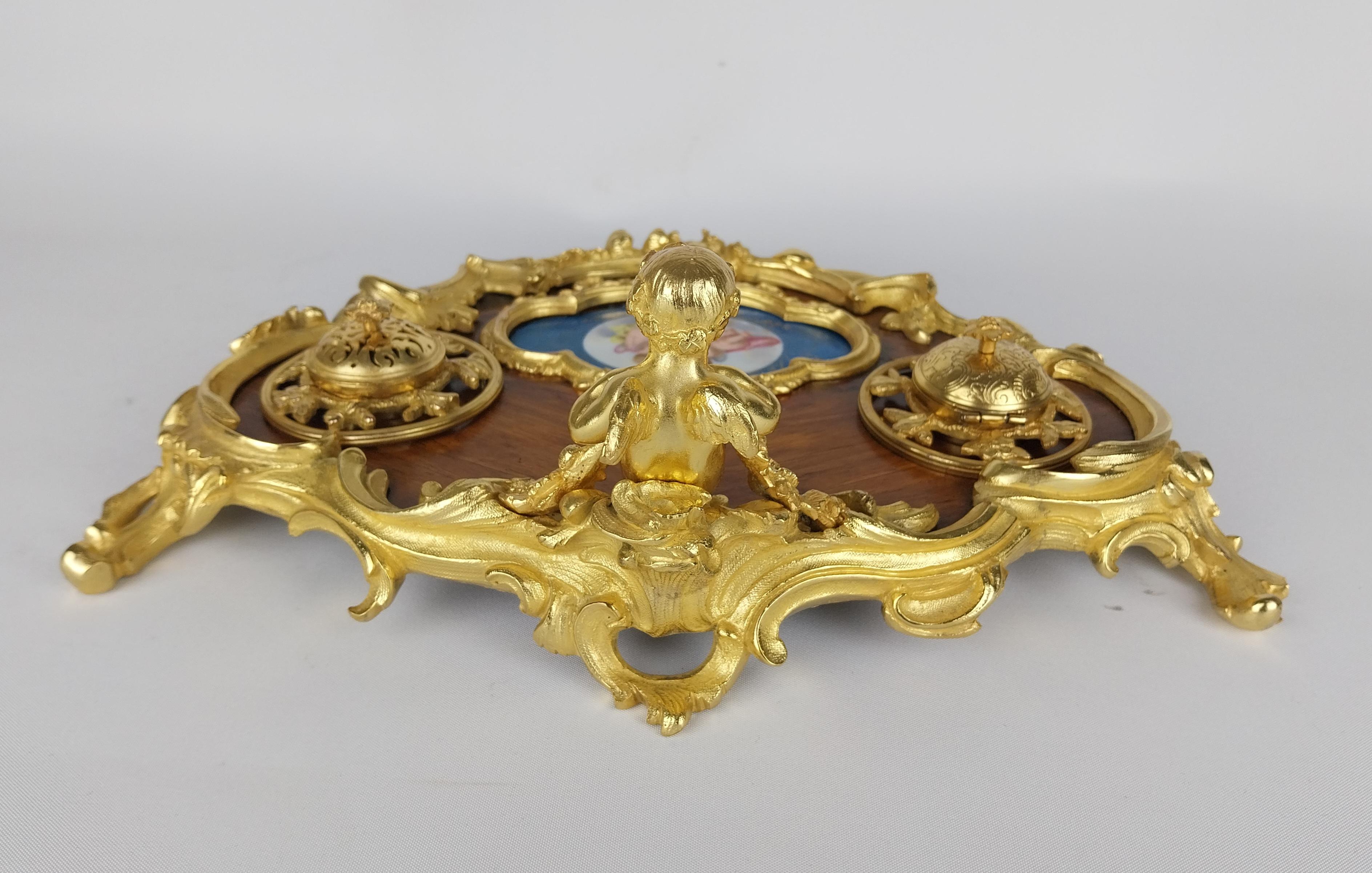 Supporto da tavolo Encrier francese del XIX secolo in bronzo dorato in vendita 3
