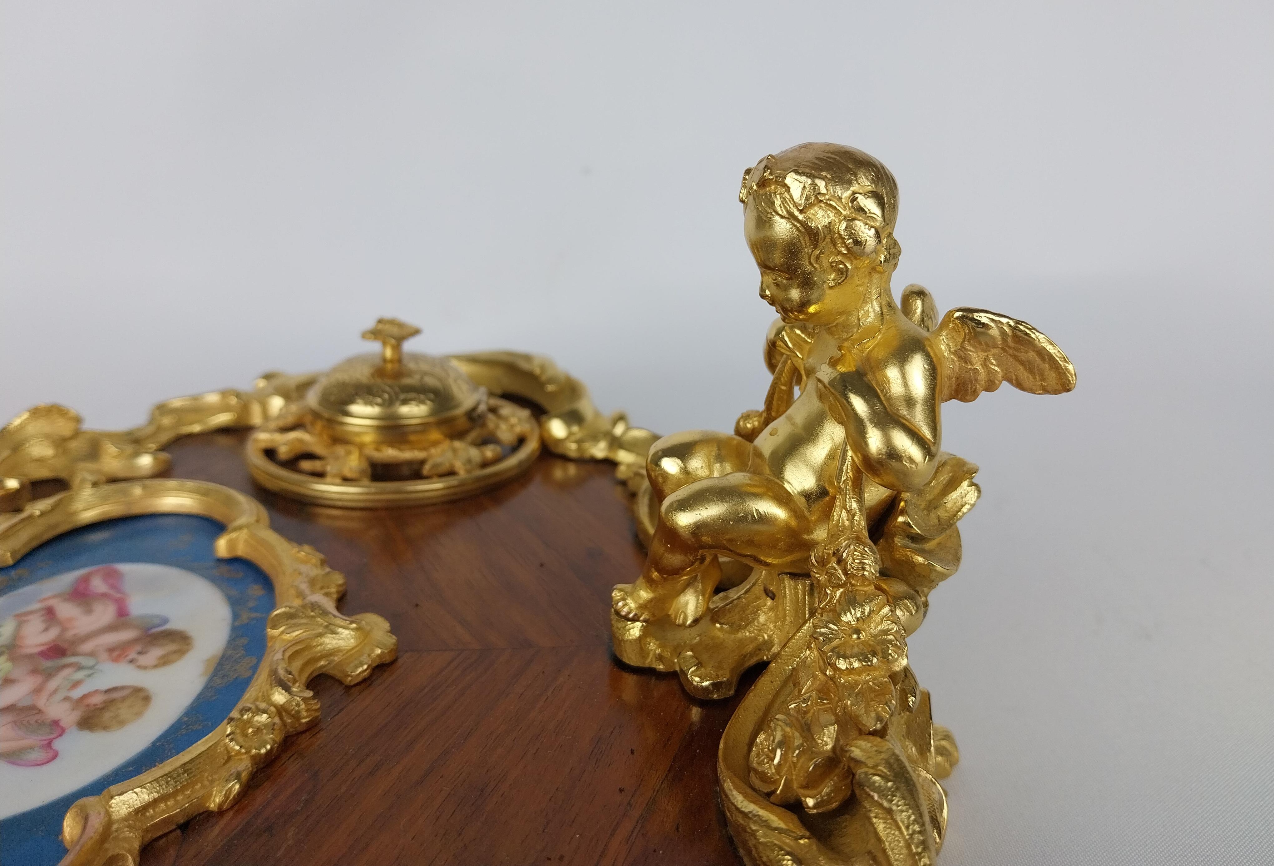 Supporto da tavolo Encrier francese del XIX secolo in bronzo dorato in vendita 5