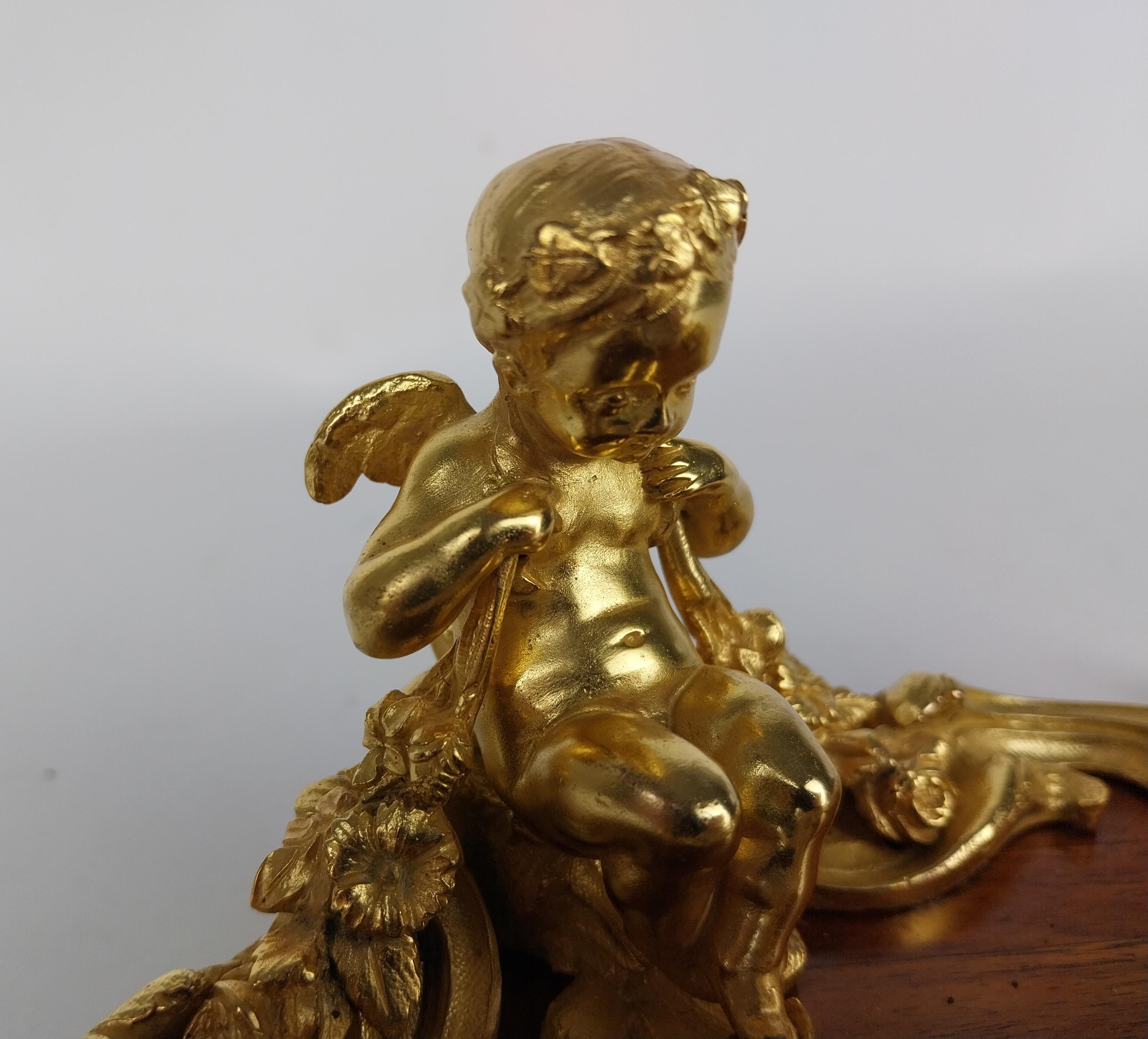 Supporto da tavolo Encrier francese del XIX secolo in bronzo dorato in vendita 8