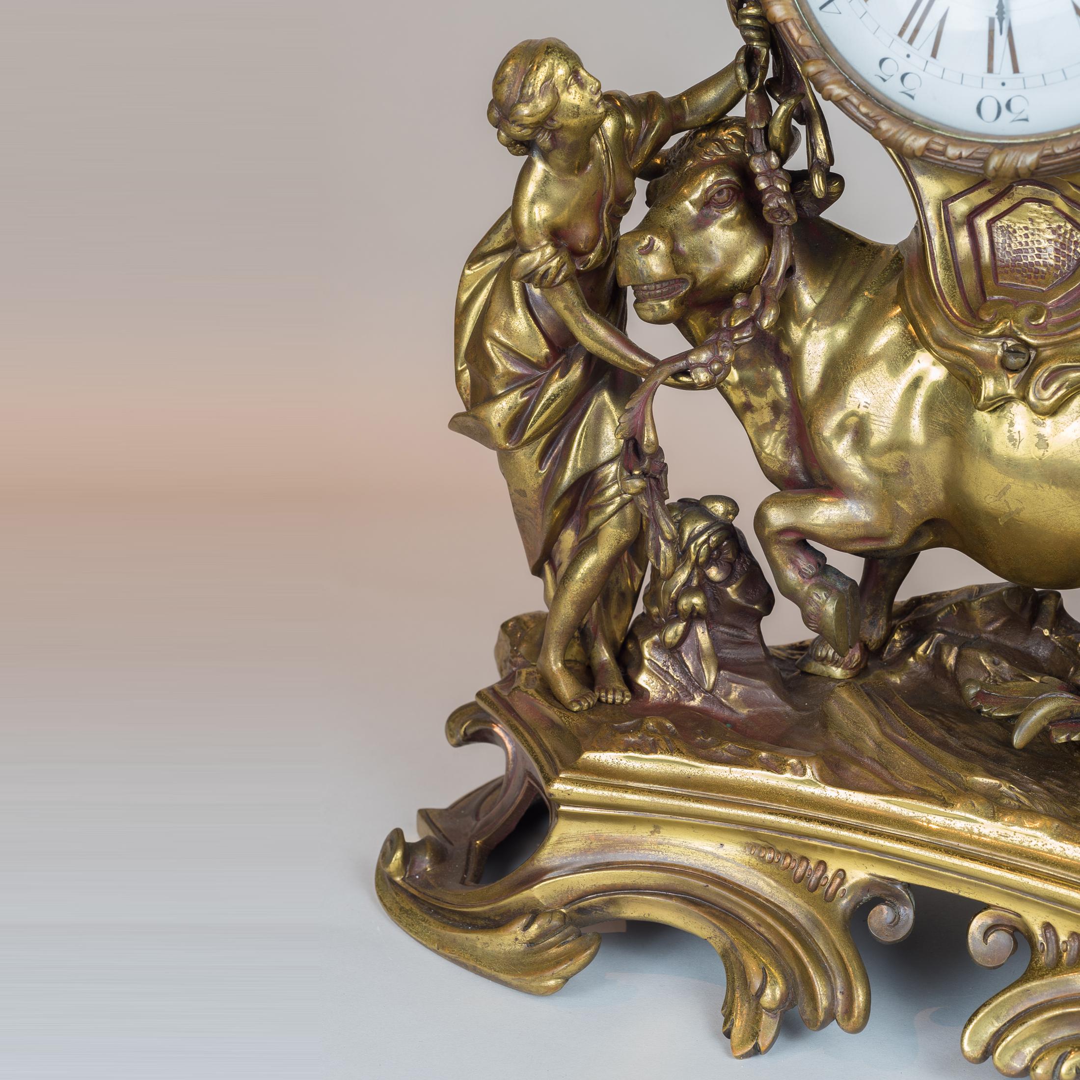 Französische figurale Kaminuhr aus vergoldeter Bronze aus dem 19. Jahrhundert im Zustand „Gut“ im Angebot in New York, NY
