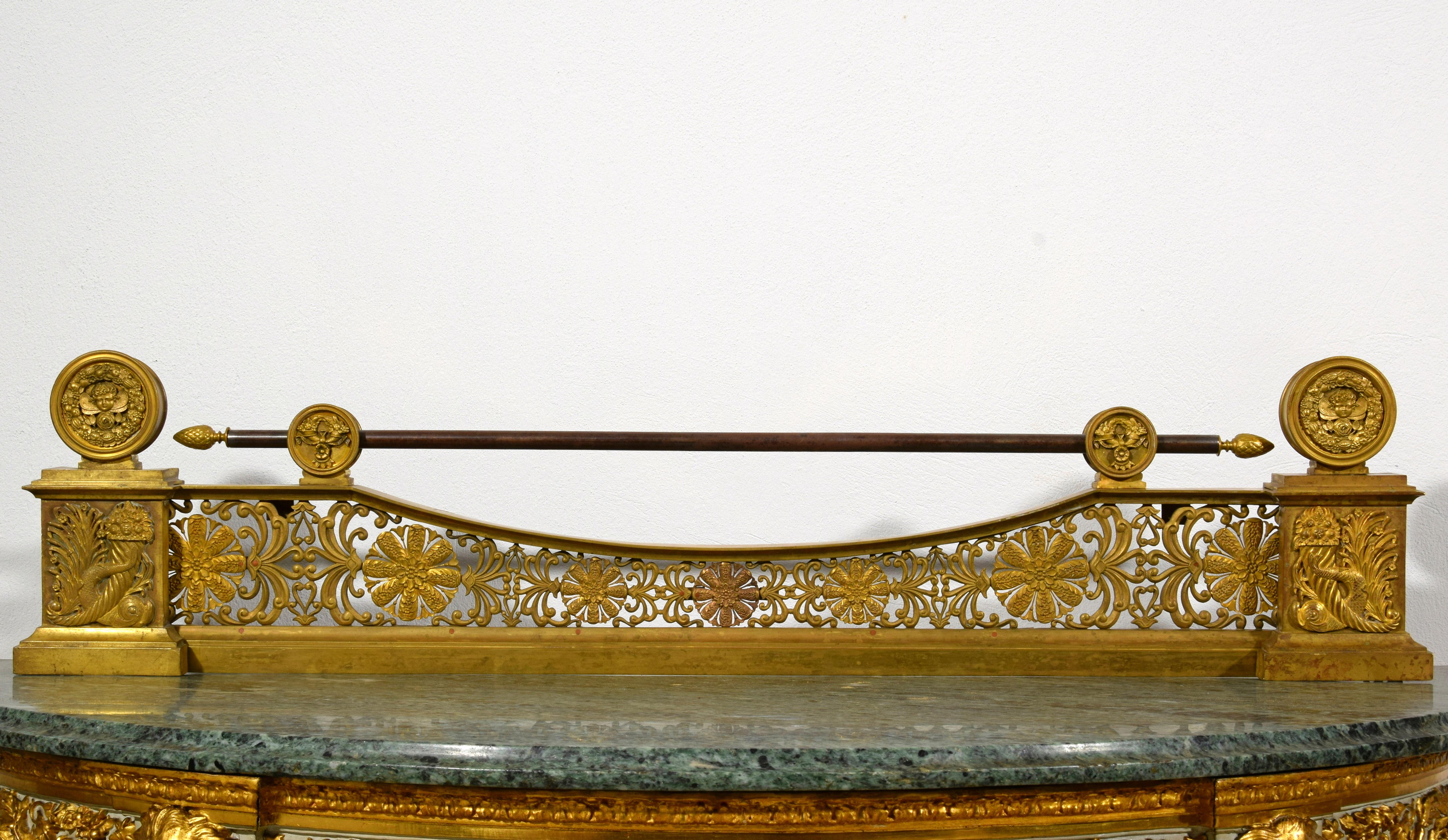 Parafuoco francese in bronzo dorato del XIX secolo
Le iniziali 