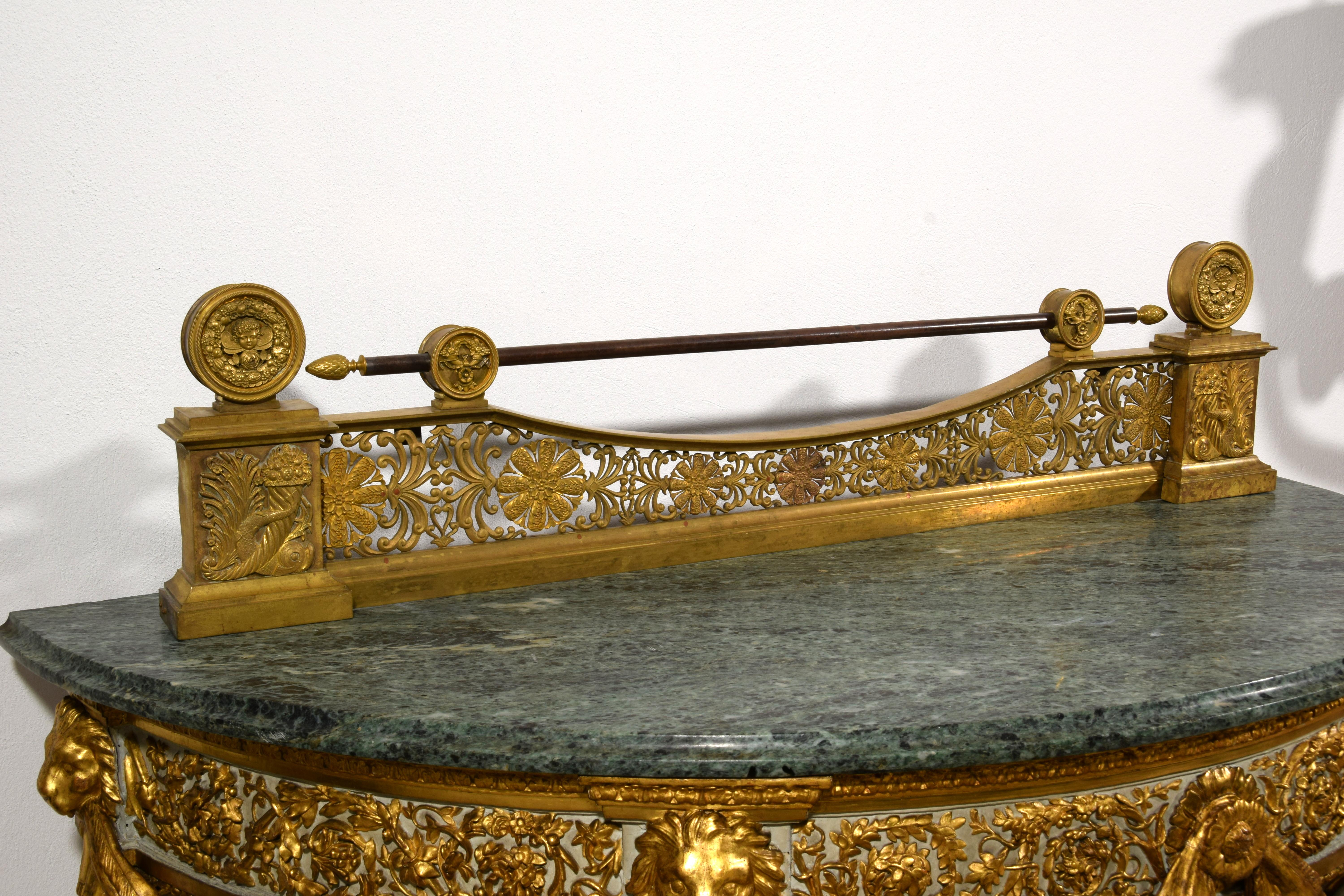 Dorato Parafuoco francese in bronzo dorato del XIX secolo in vendita