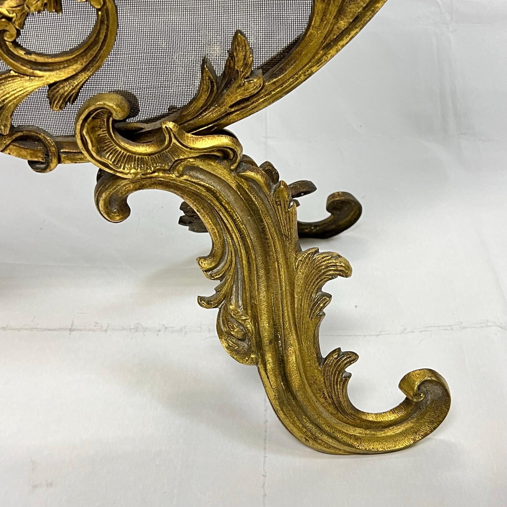 Französischer Kaminschirm aus vergoldeter Bronze des 19. Jahrhunderts im französischen Louis XV.-/XVI.-Stil im Angebot 1