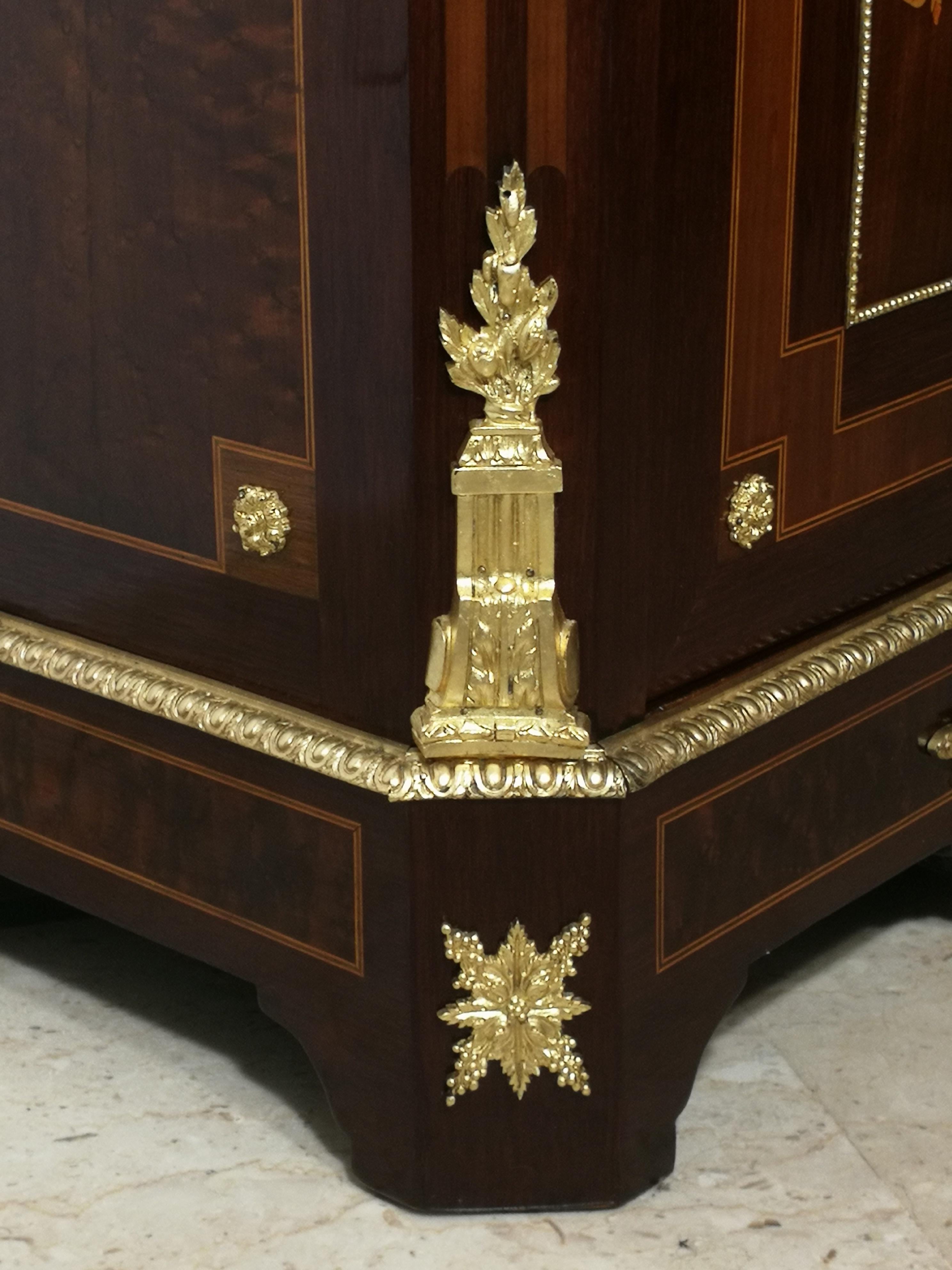 19th Century French Gilt Bronze Inlaid Marble-Top Side Cabinet In Good Condition For Sale In Tricase, Italia