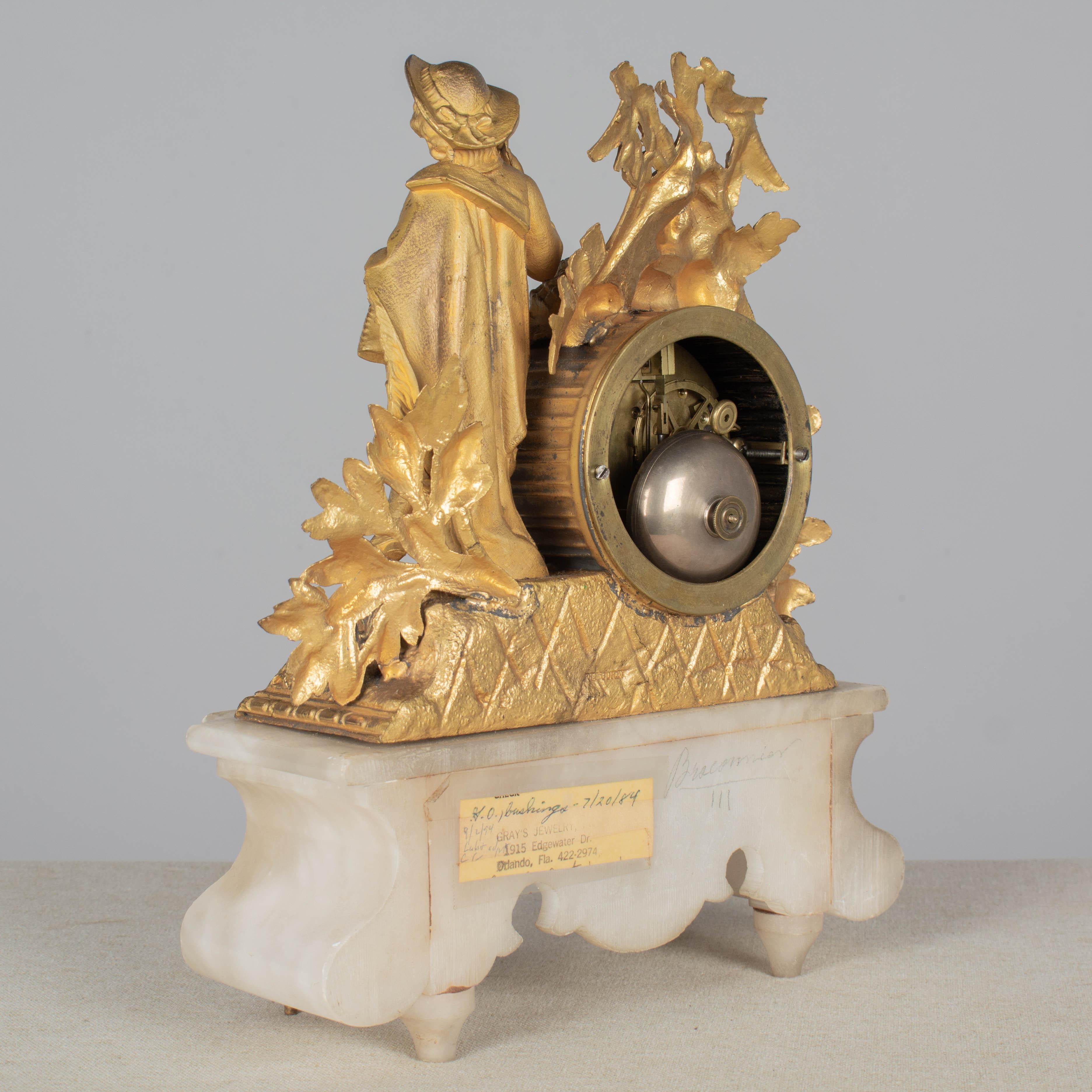 Moulage Pendule de cheminée française du 19e siècle en bronze doré par Philippe Mourey en vente