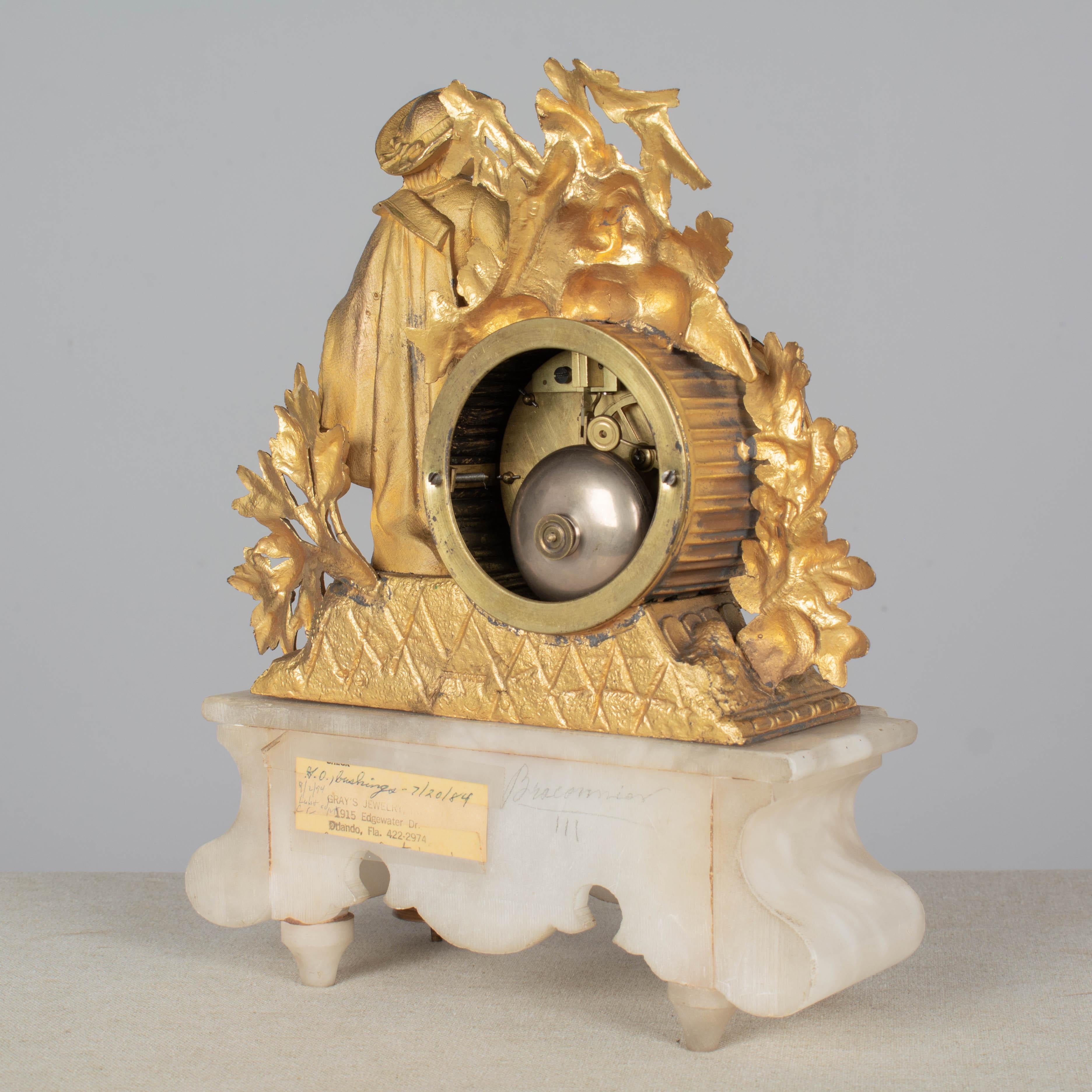 Pendule de cheminée française du 19e siècle en bronze doré par Philippe Mourey Bon état - En vente à Winter Park, FL