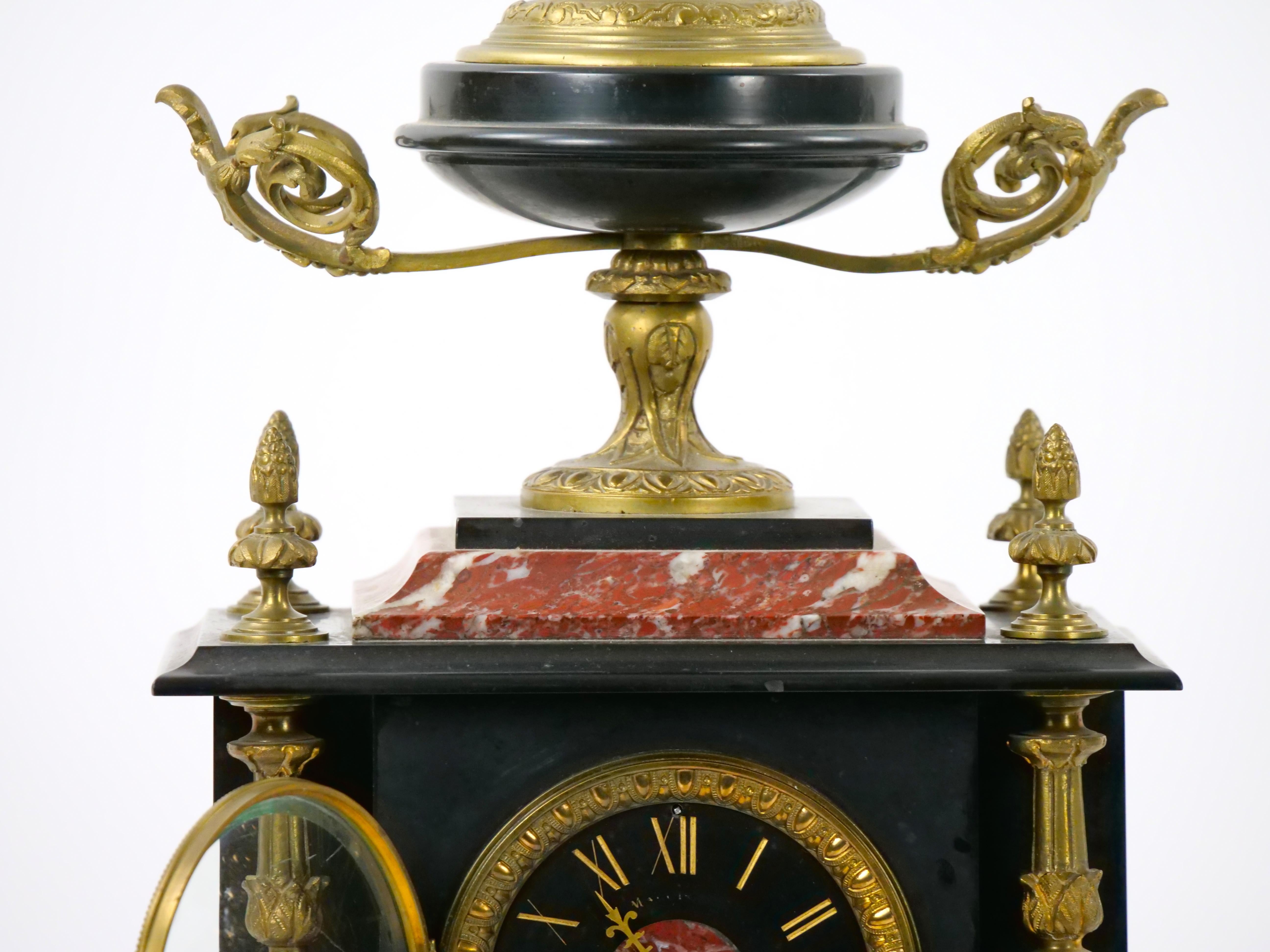 Pendule de cheminée française du 19ème siècle en ardoise et marbre rouge montée sur bronze doré en vente 2