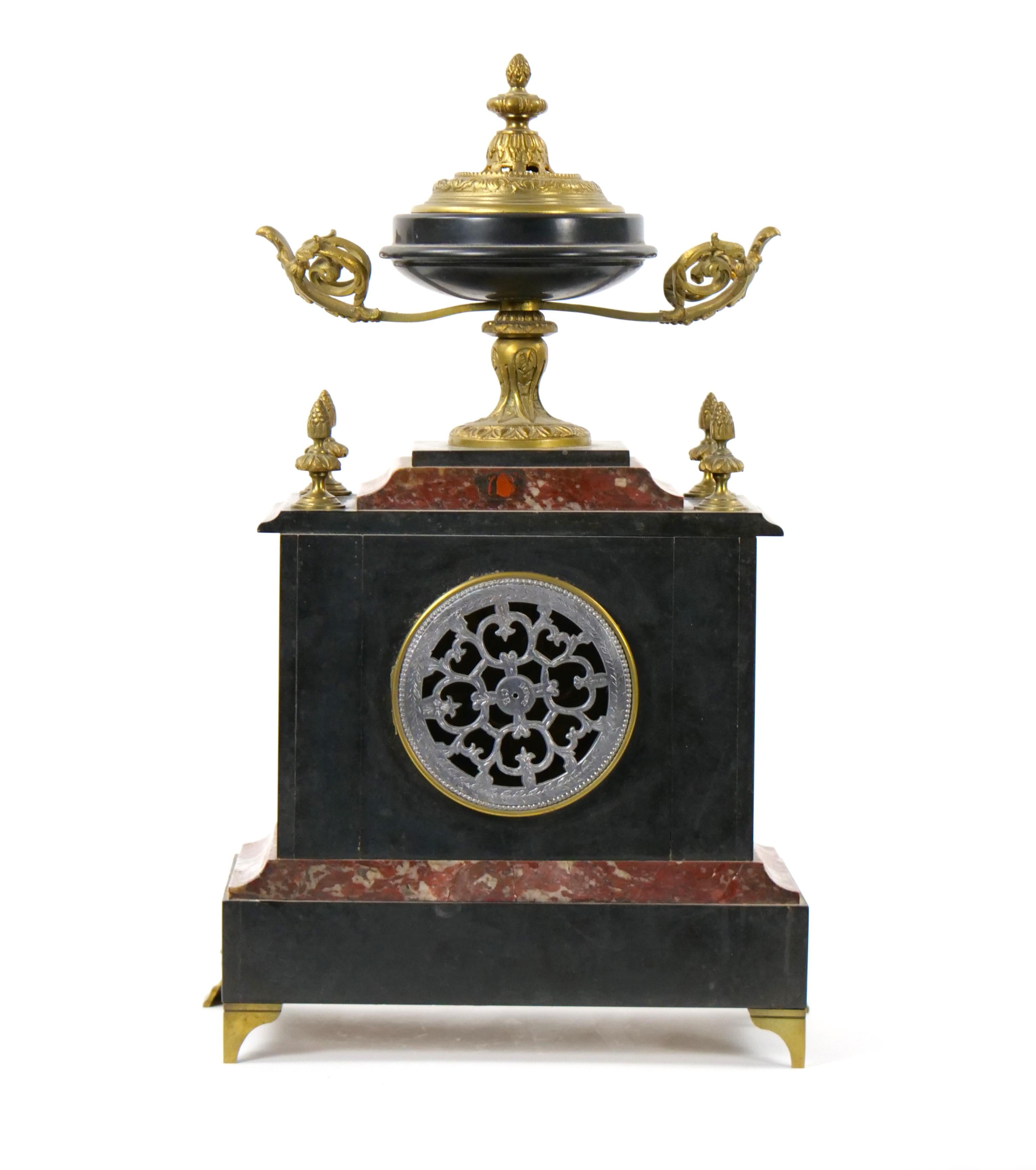 Pendule de cheminée française du 19ème siècle en ardoise et marbre rouge montée sur bronze doré en vente 4