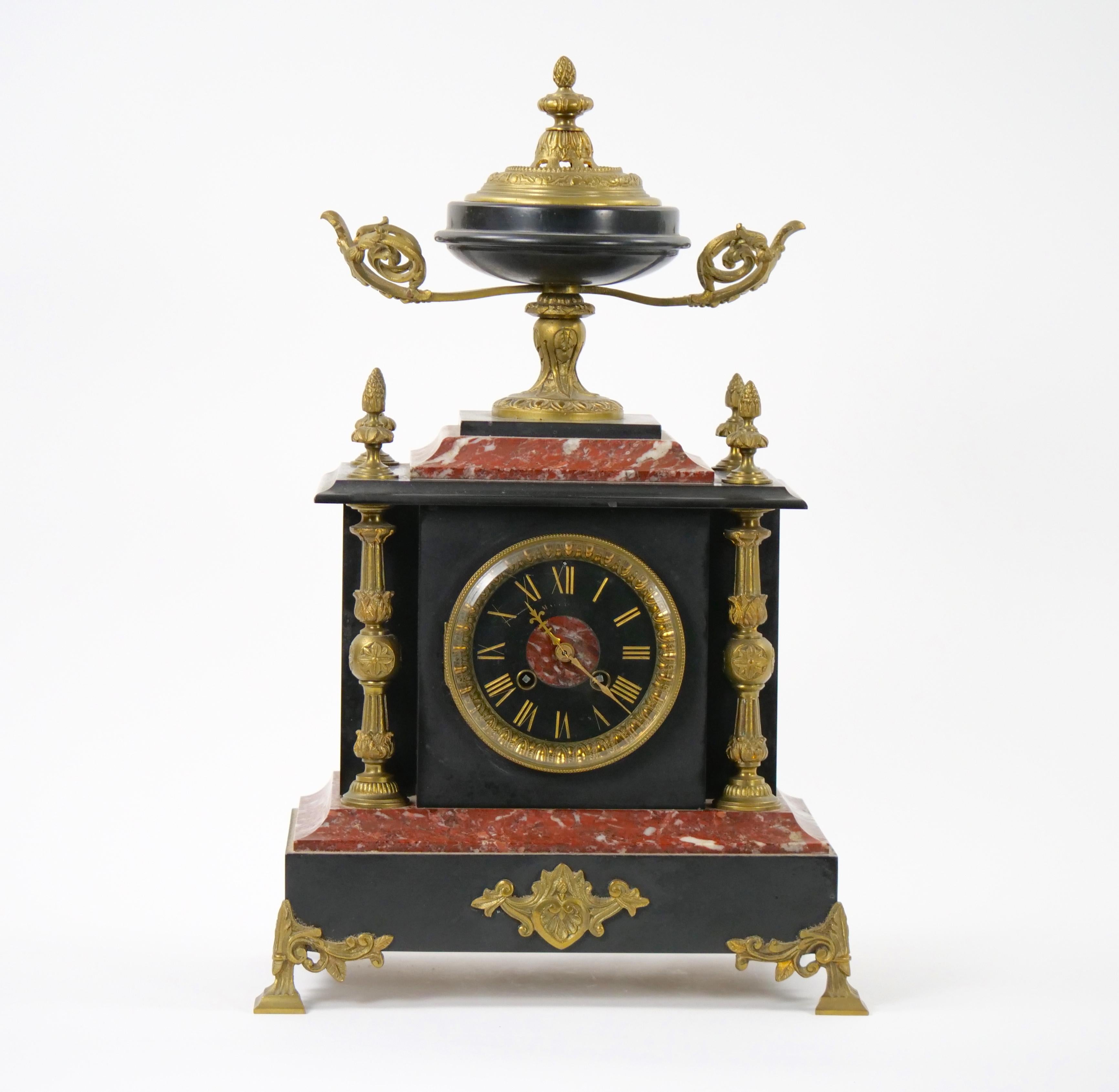 Pendule de cheminée française du 19ème siècle en ardoise et marbre rouge montée sur bronze doré en vente 7