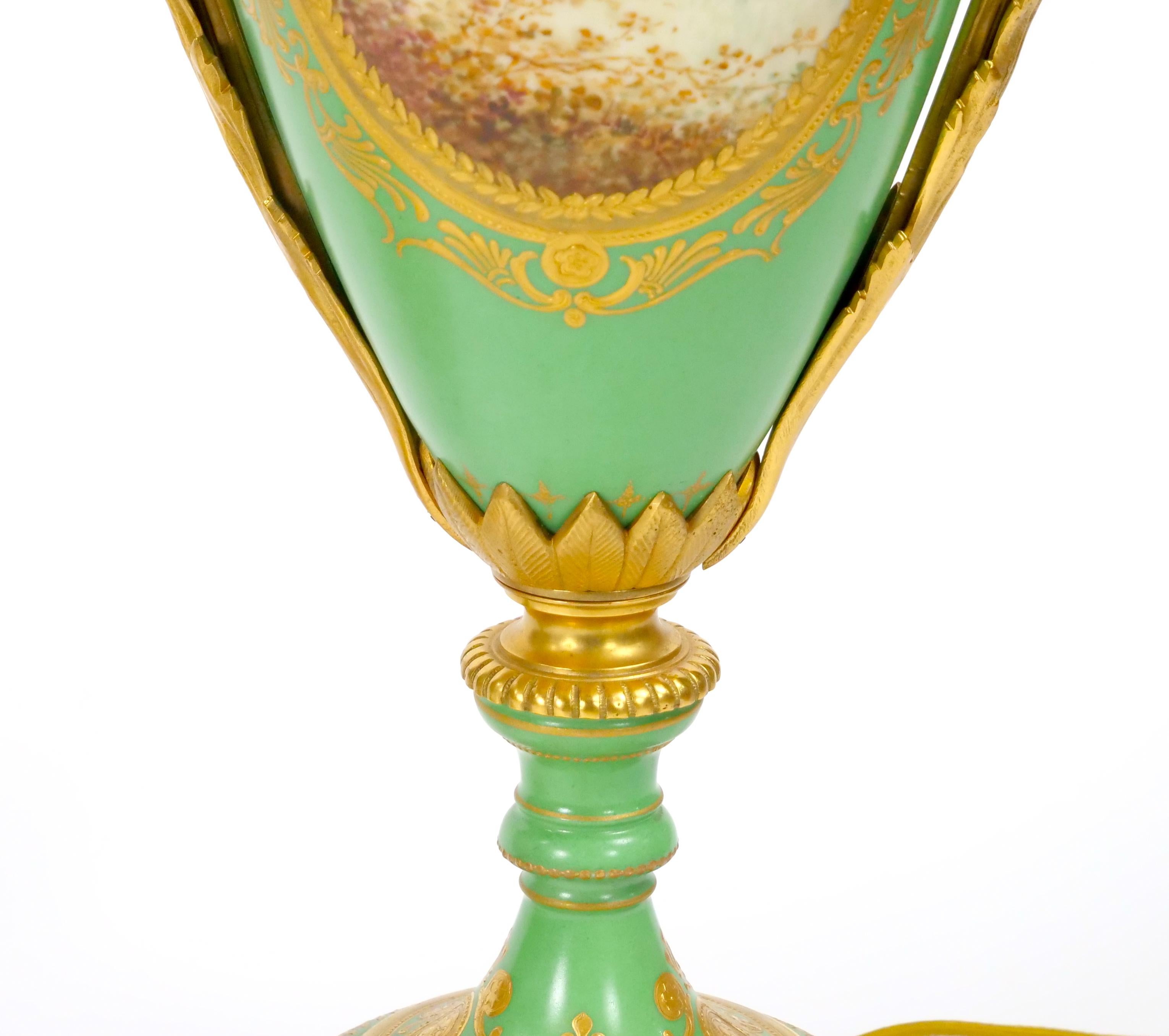 Lampes de table en porcelaine de Sèvres du 19e siècle, montées sur bronze doré et ormolu Bon état - En vente à Tarry Town, NY
