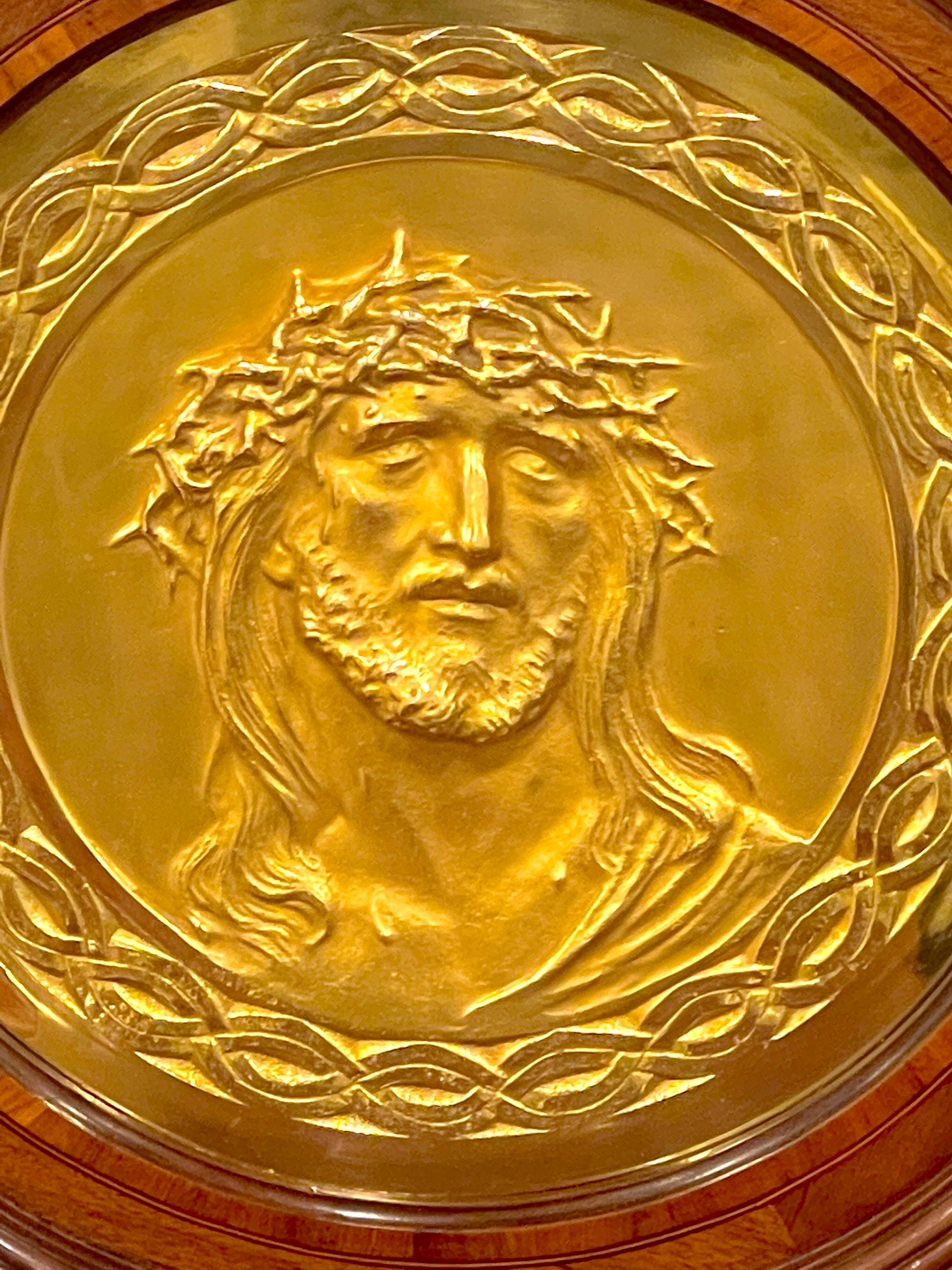Französische vergoldete Bronzeporträtplakette von Jesus mit Krone der Thornen aus dem 19. Jahrhundert (Spätviktorianisch) im Angebot