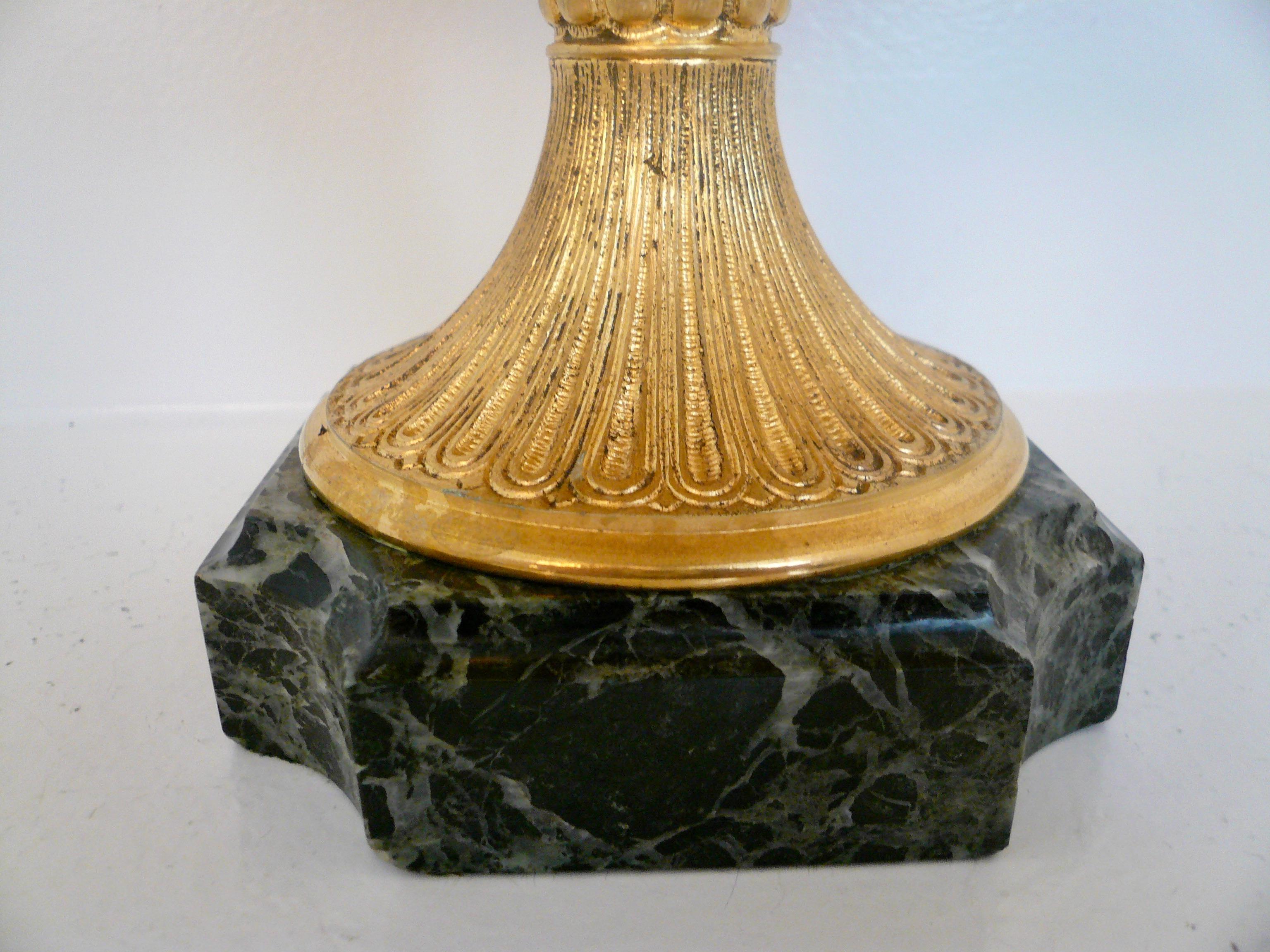 Französische Kompottschale aus vergoldeter Bronze in Urnenform, Barbedienne zugeschrieben, 19. Jahrhundert (Napoleon III.) im Angebot