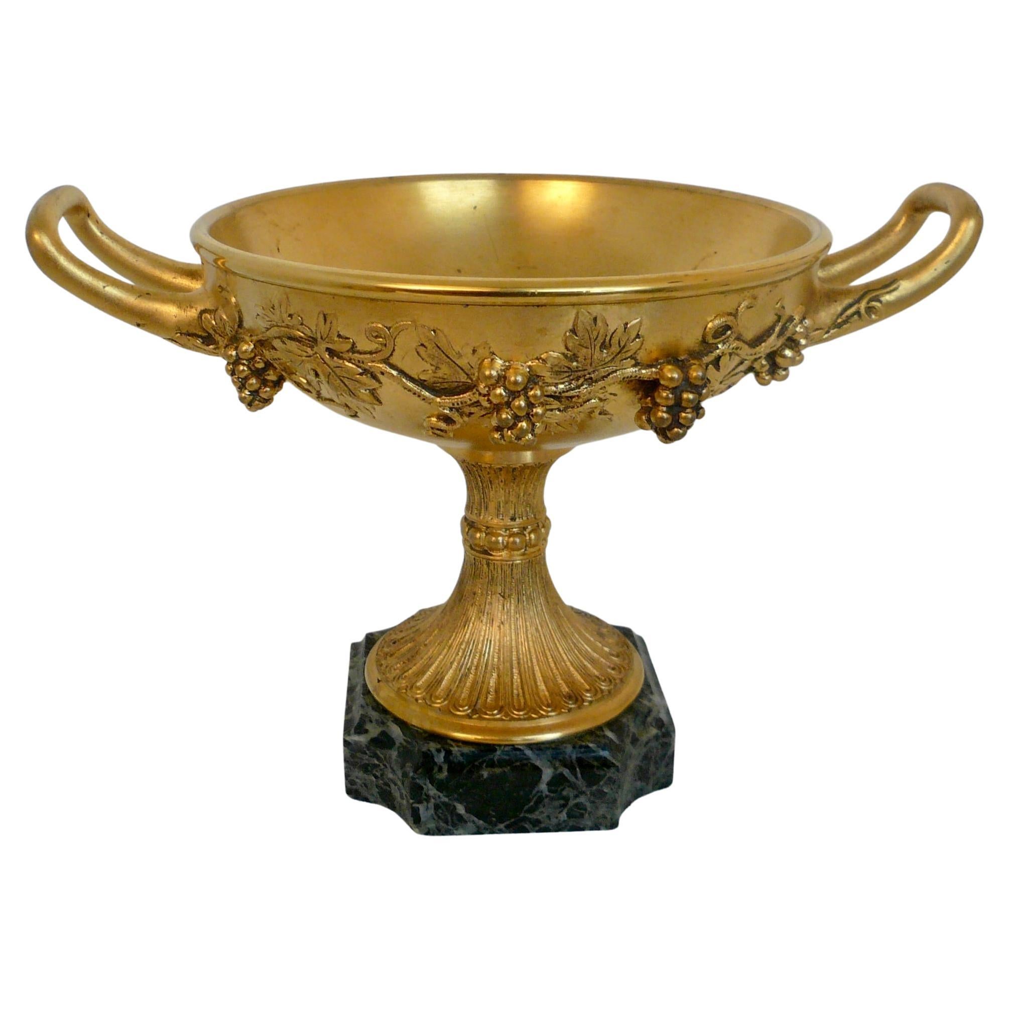 Compotier en forme d'urne en bronze doré du 19ème siècle attribué à Barbedienne