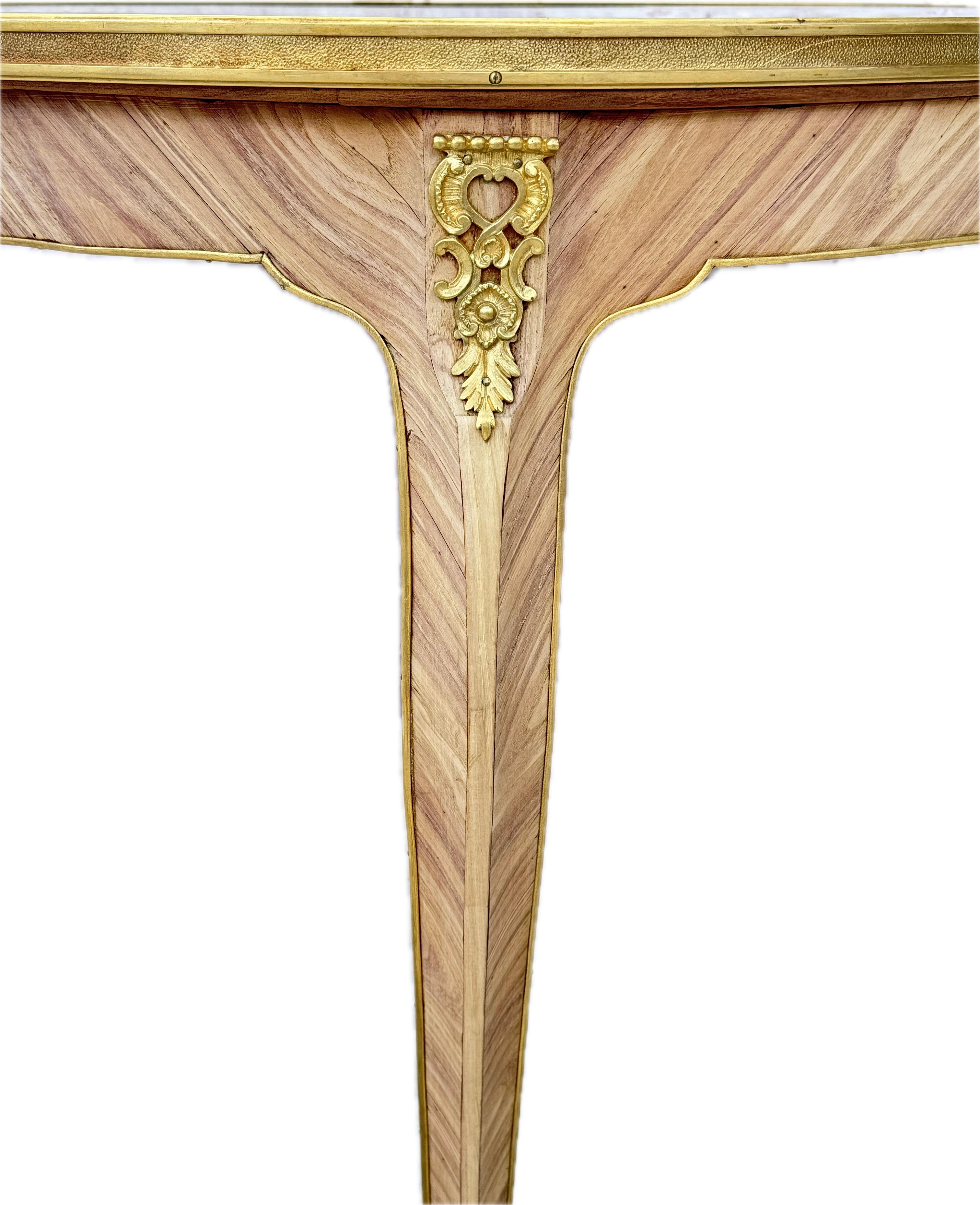 Table d'appoint en bronze doré et marbre blanc du 19e siècle, Gueridon en vente 3