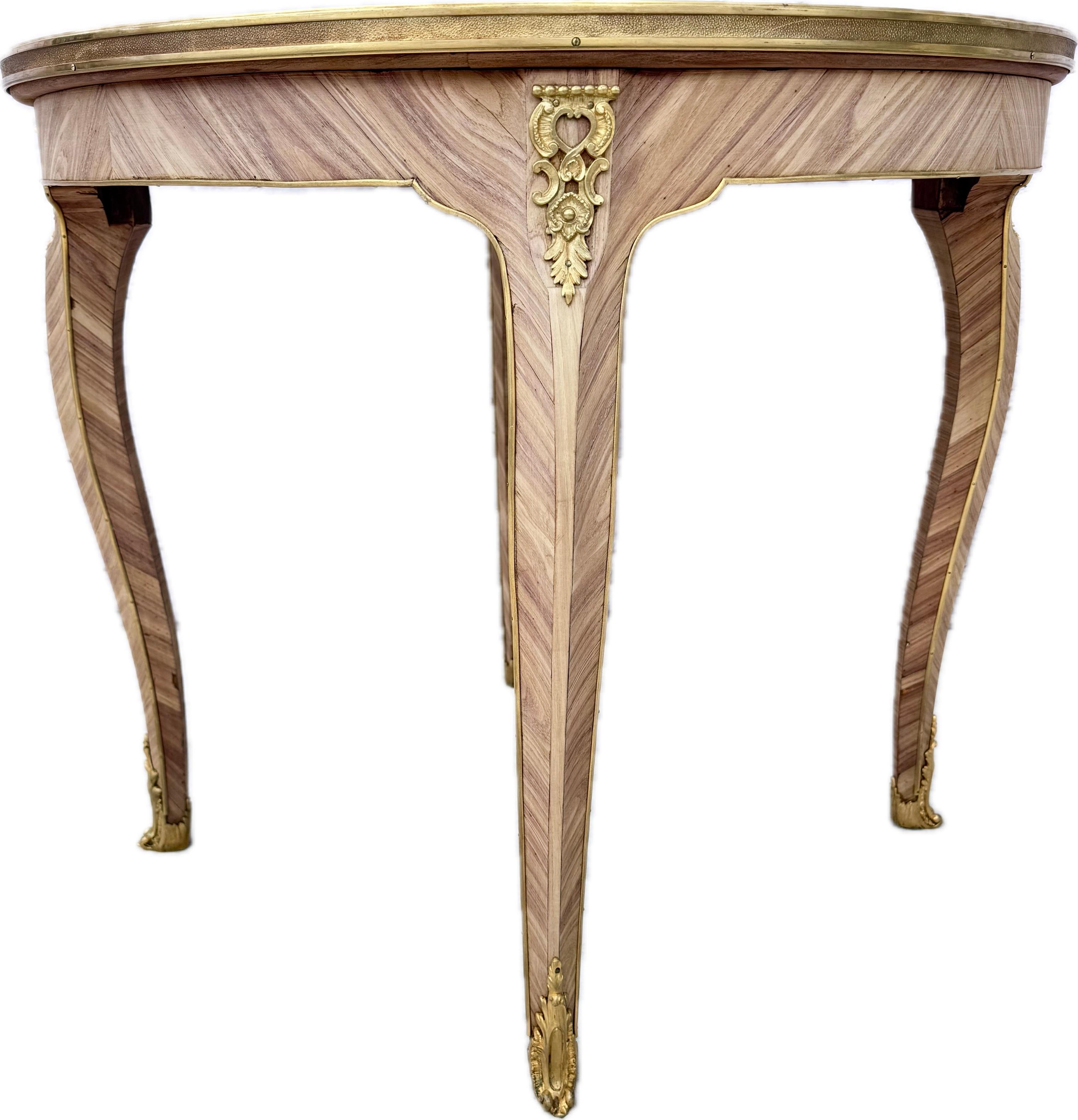 Table d'appoint en bronze doré et marbre blanc du 19e siècle, Gueridon en vente 5
