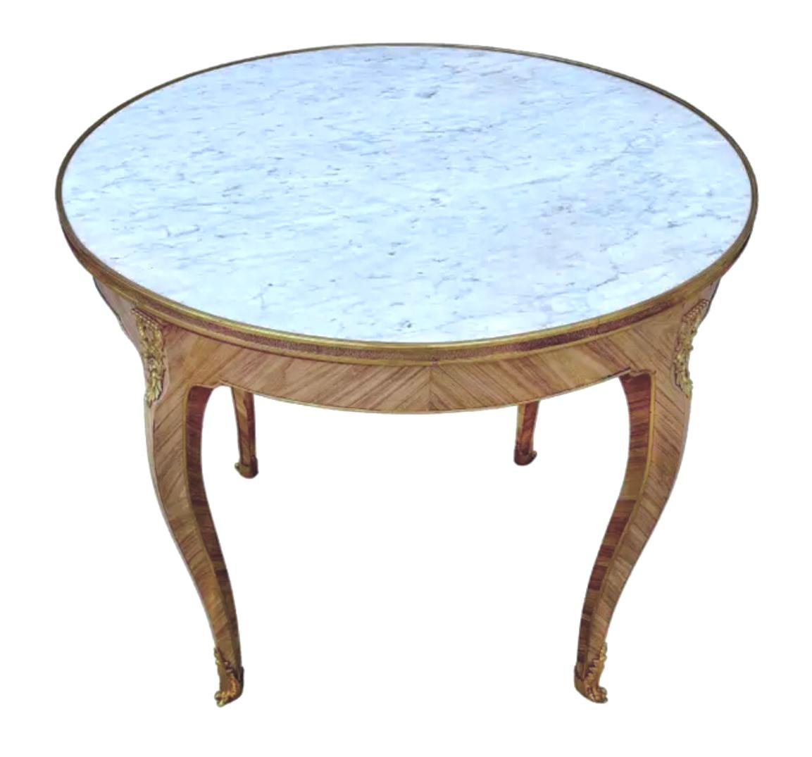 Louis XV Table d'appoint en bronze doré et marbre blanc du 19e siècle, Gueridon en vente