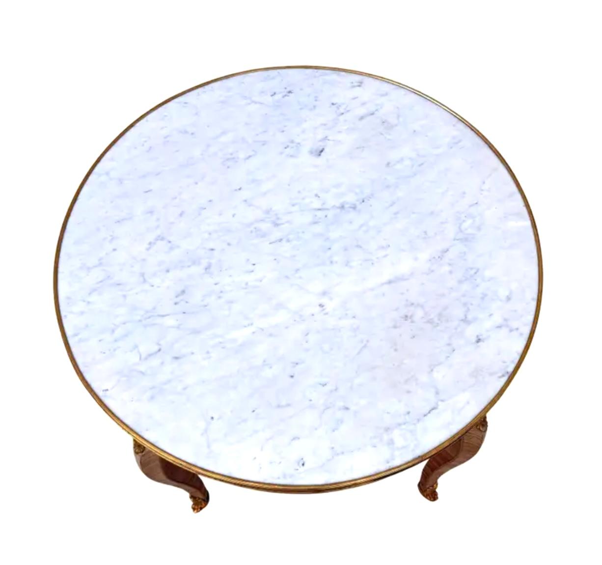 XIXe siècle Table d'appoint en bronze doré et marbre blanc du 19e siècle, Gueridon en vente