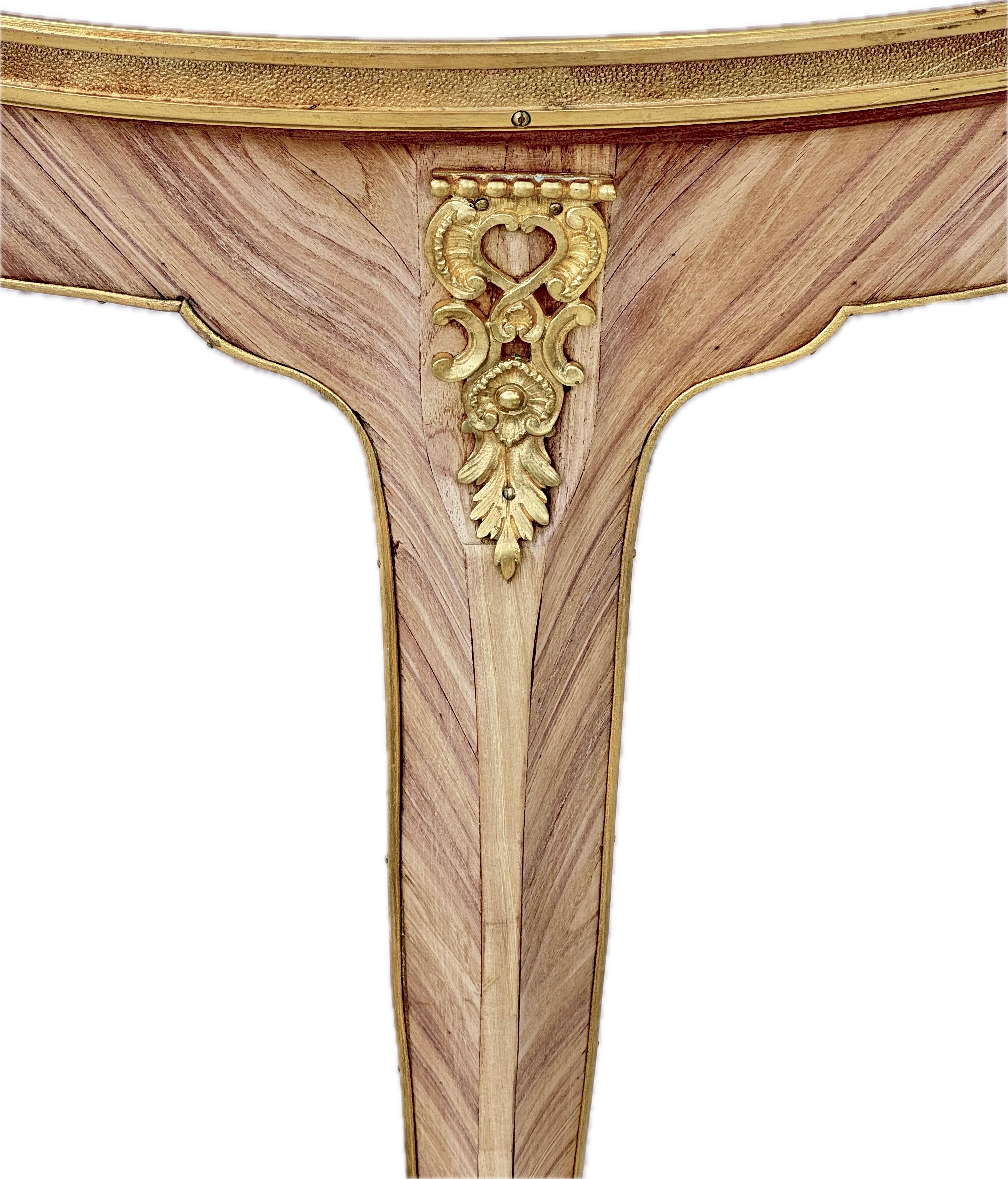 Bronze Table d'appoint en bronze doré et marbre blanc du 19e siècle, Gueridon en vente