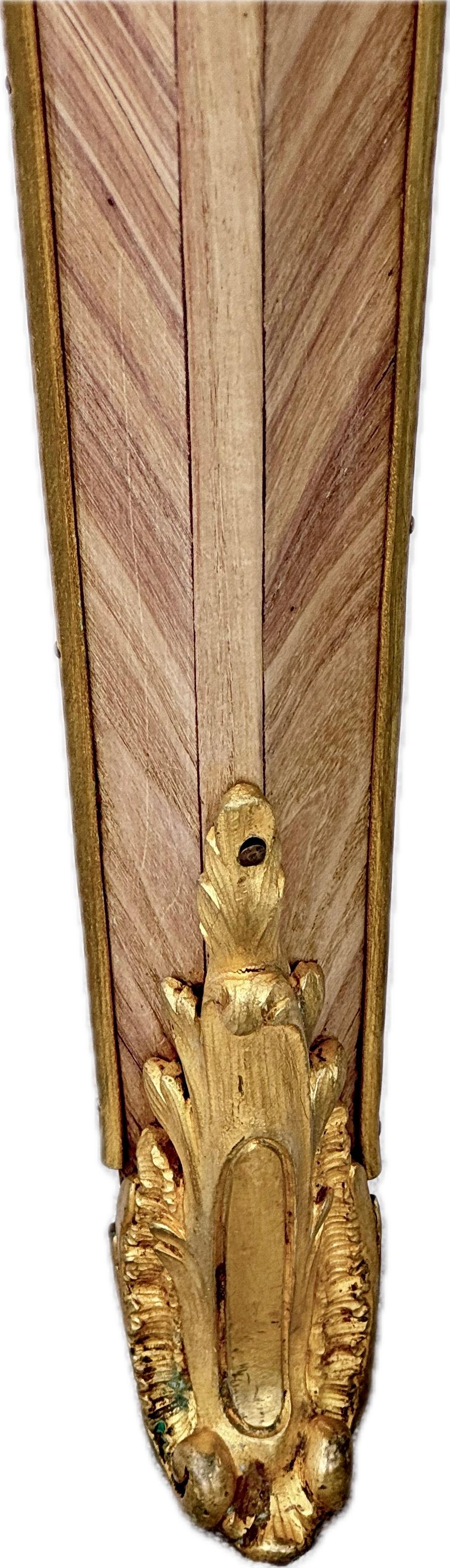 Table d'appoint en bronze doré et marbre blanc du 19e siècle, Gueridon en vente 1