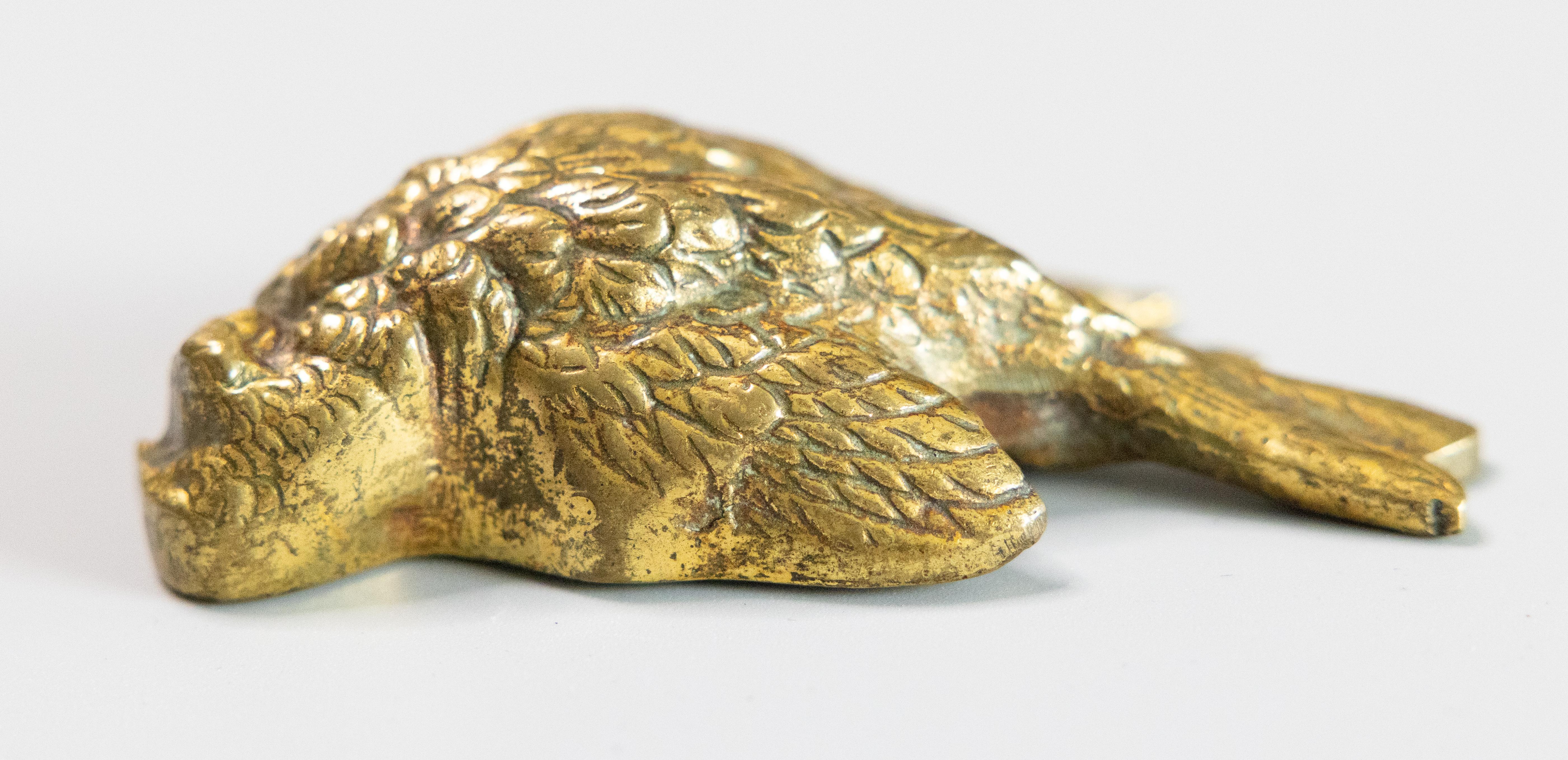 Bronze Oiseau blessé en bronze doré du XIXe siècle, d'après Comolera en vente
