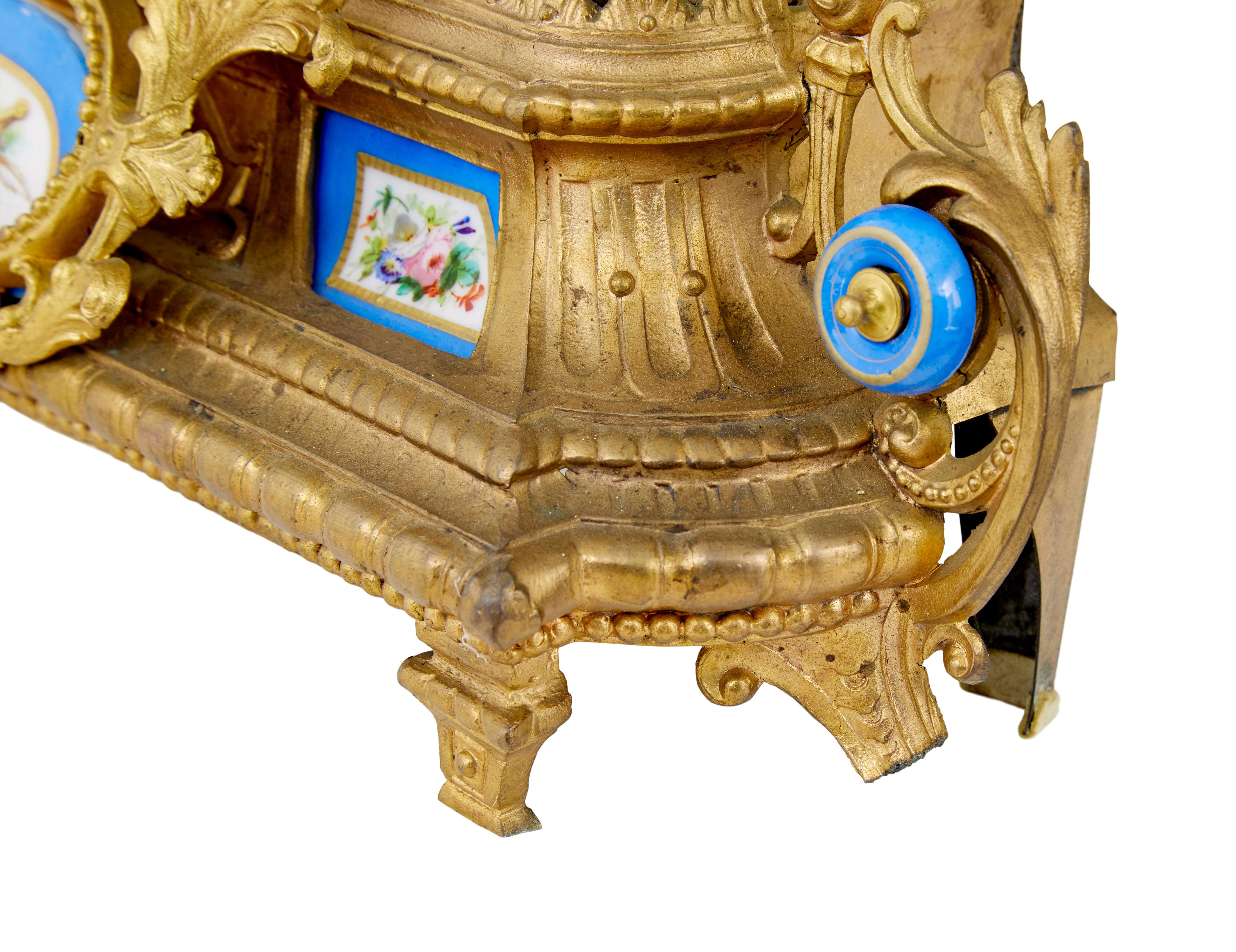 19th century French gilt mantle clock with sevres plaques In Good Condition For Sale In Debenham, Suffolk
