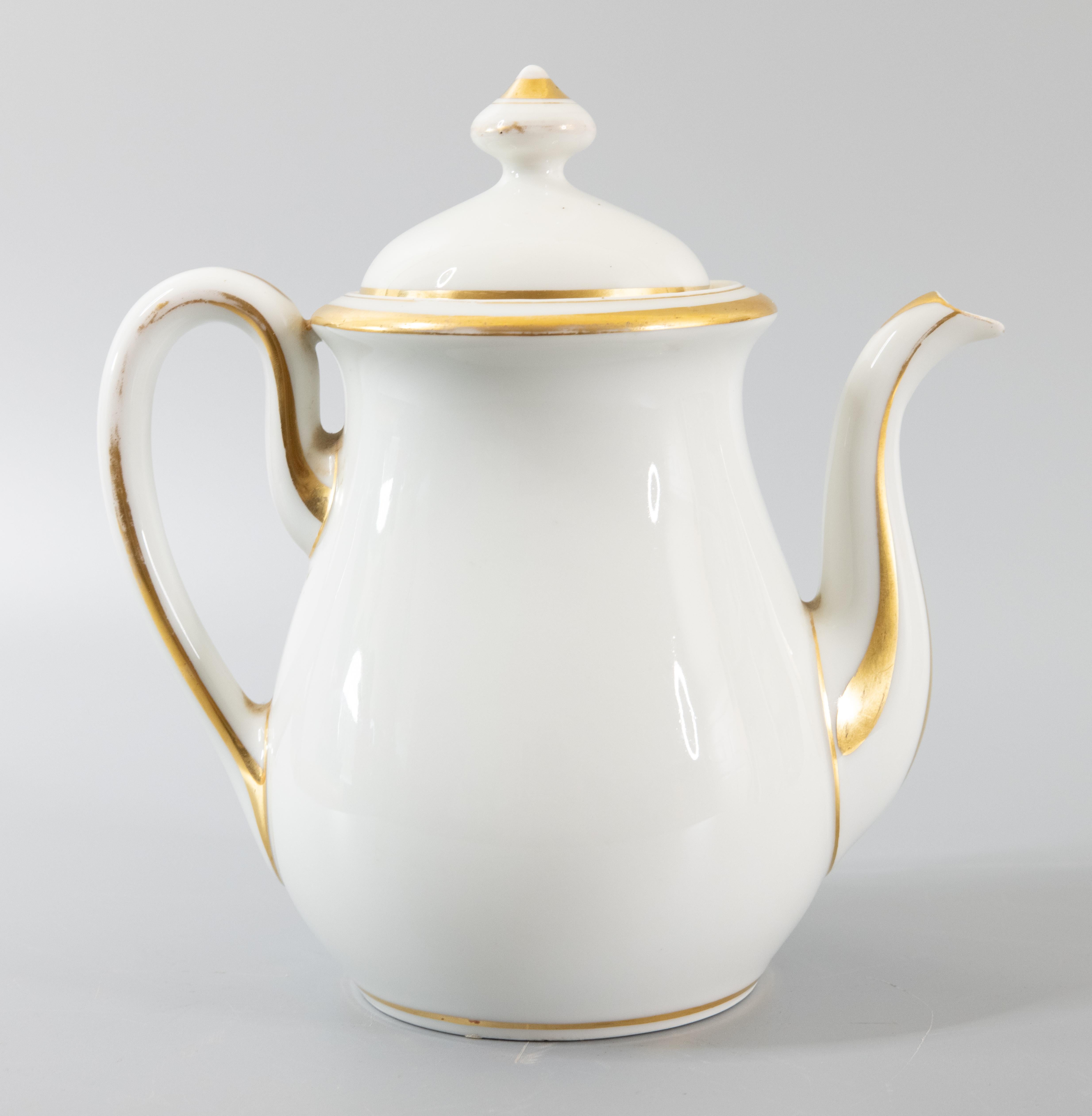 A superb antique 19th Century French Old Paris, also referred to as Vieux Paris, creamware porcelain lidded tea pot or coffee pot with gilt accents and a letter of provenance. It would be lovely added to a collection or displayed on a shelf or