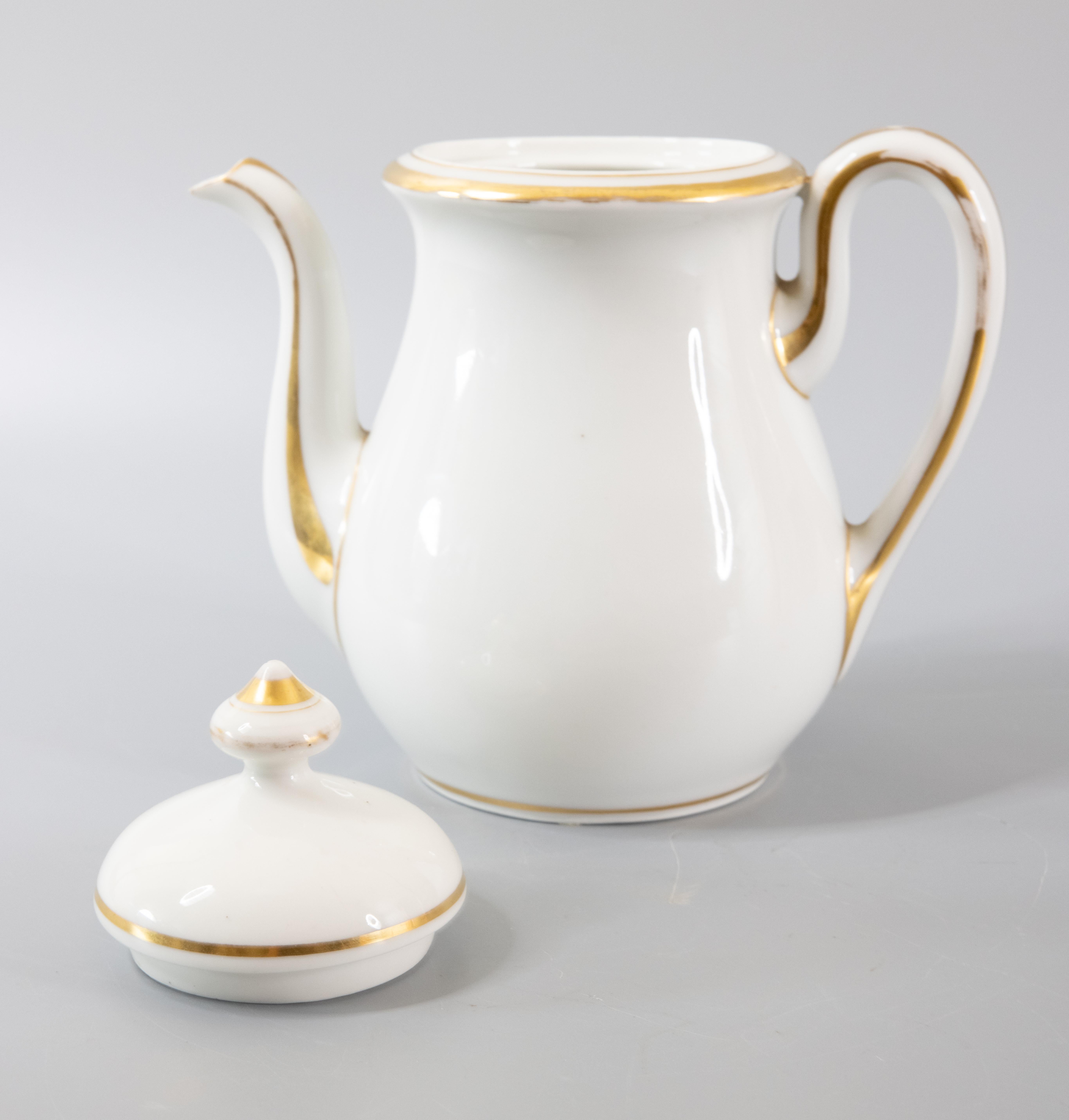 19th Century French Gilt Old Paris Porcelain Teapot For Sale 2