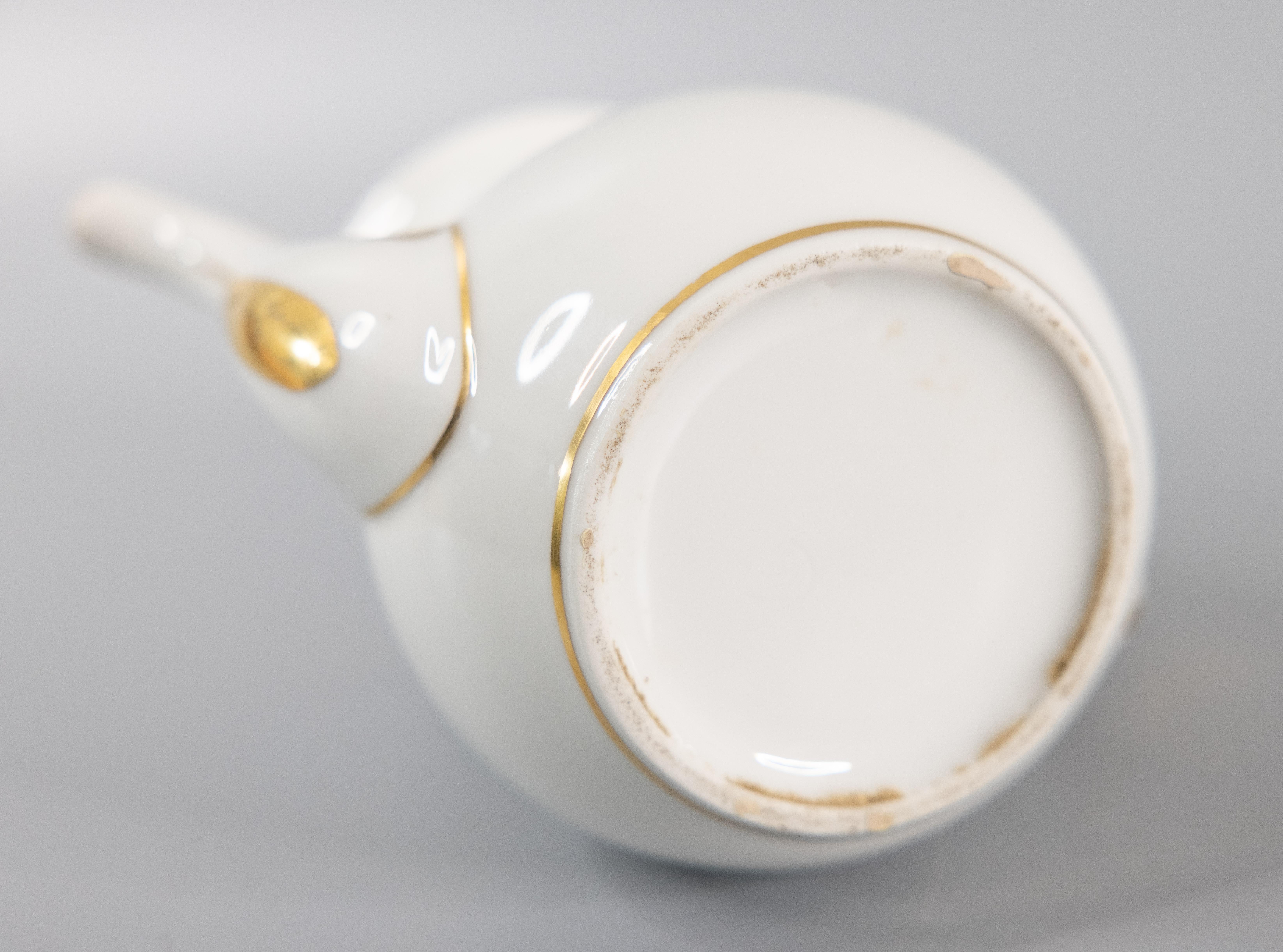 19th Century French Gilt Old Paris Porcelain Teapot For Sale 4