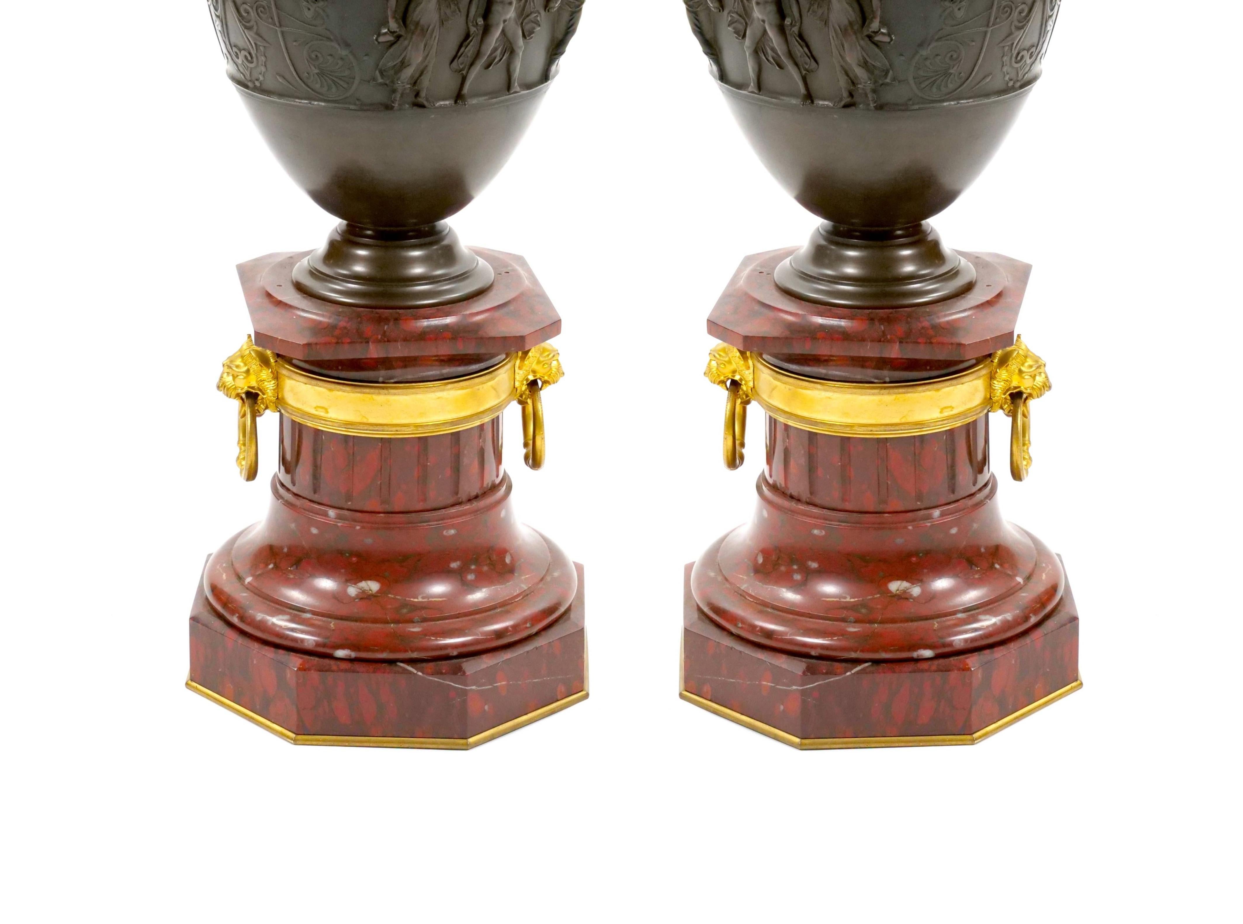 Néoclassique Chandeliers en bronze patiné et doré du 19ème siècle par Ferdinand Barbedienne en vente
