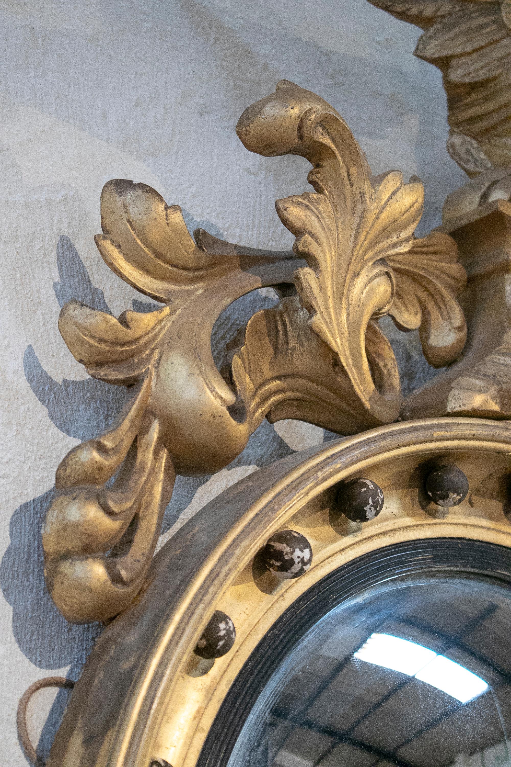 Französischer vergoldeter, gerahmter, konvexer Spiegel mit Adlerkrone aus dem 19. Jahrhundert im Angebot 3
