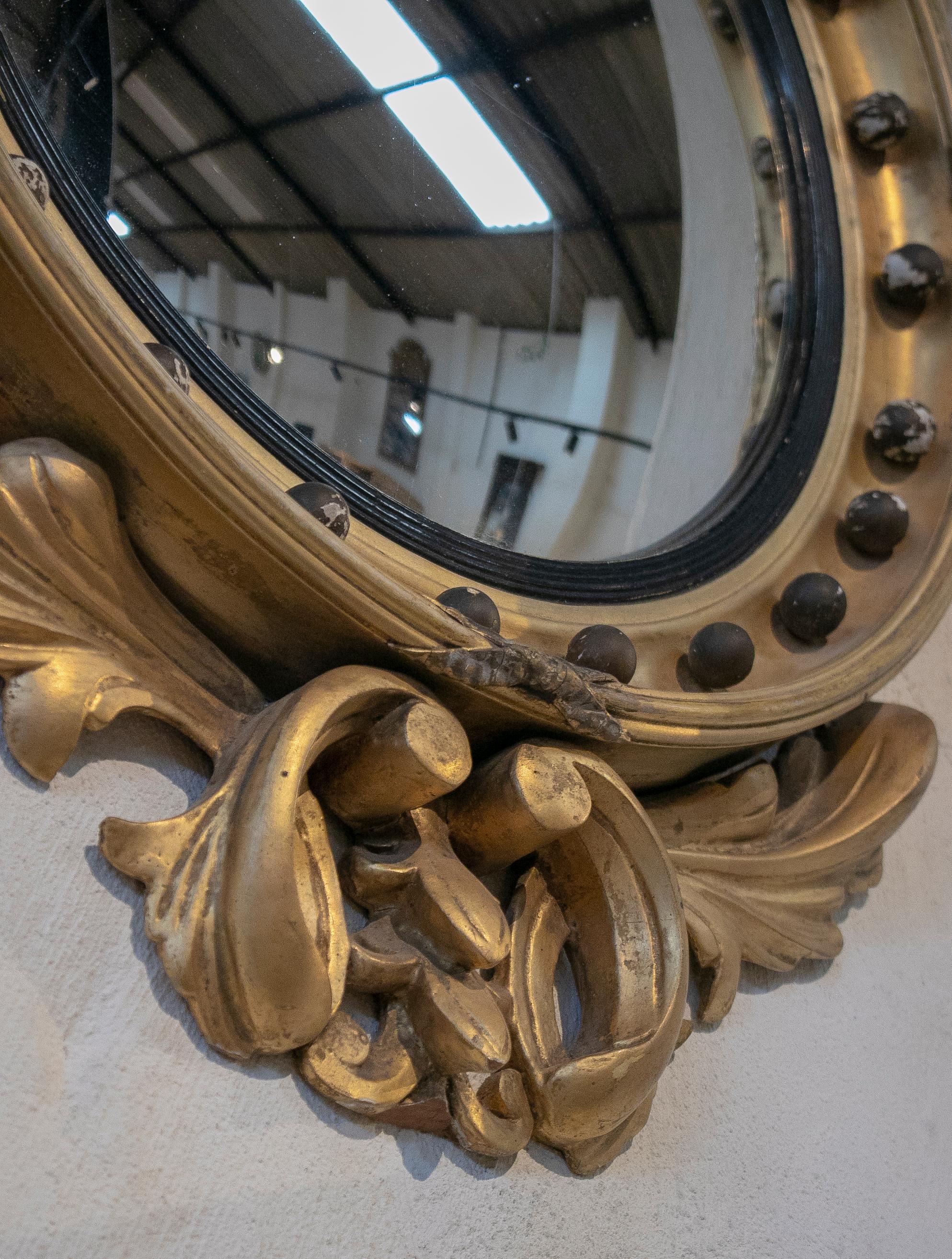 Französischer vergoldeter, gerahmter, konvexer Spiegel mit Adlerkrone aus dem 19. Jahrhundert im Angebot 4