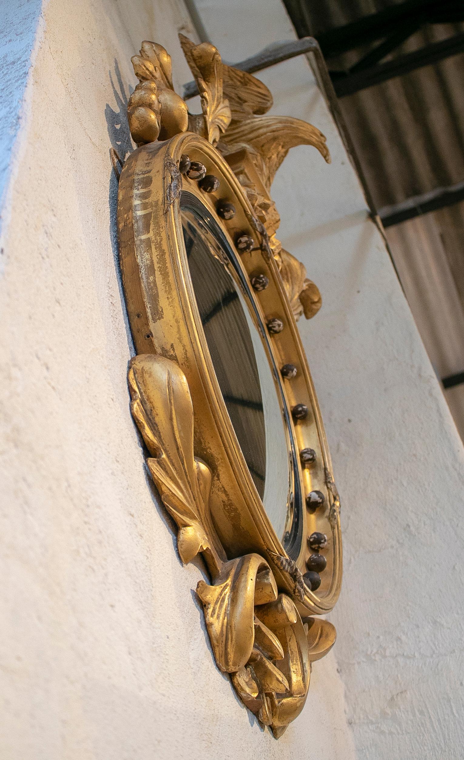 Französischer vergoldeter, gerahmter, konvexer Spiegel mit Adlerkrone aus dem 19. Jahrhundert im Angebot 5