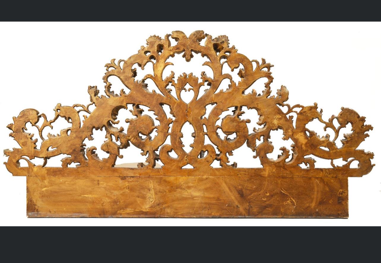 Französisches, handgeschnitztes Kopfteil aus vergoldetem Holz im Rokoko-Stil des 19. Jahrhunderts  im Angebot 5