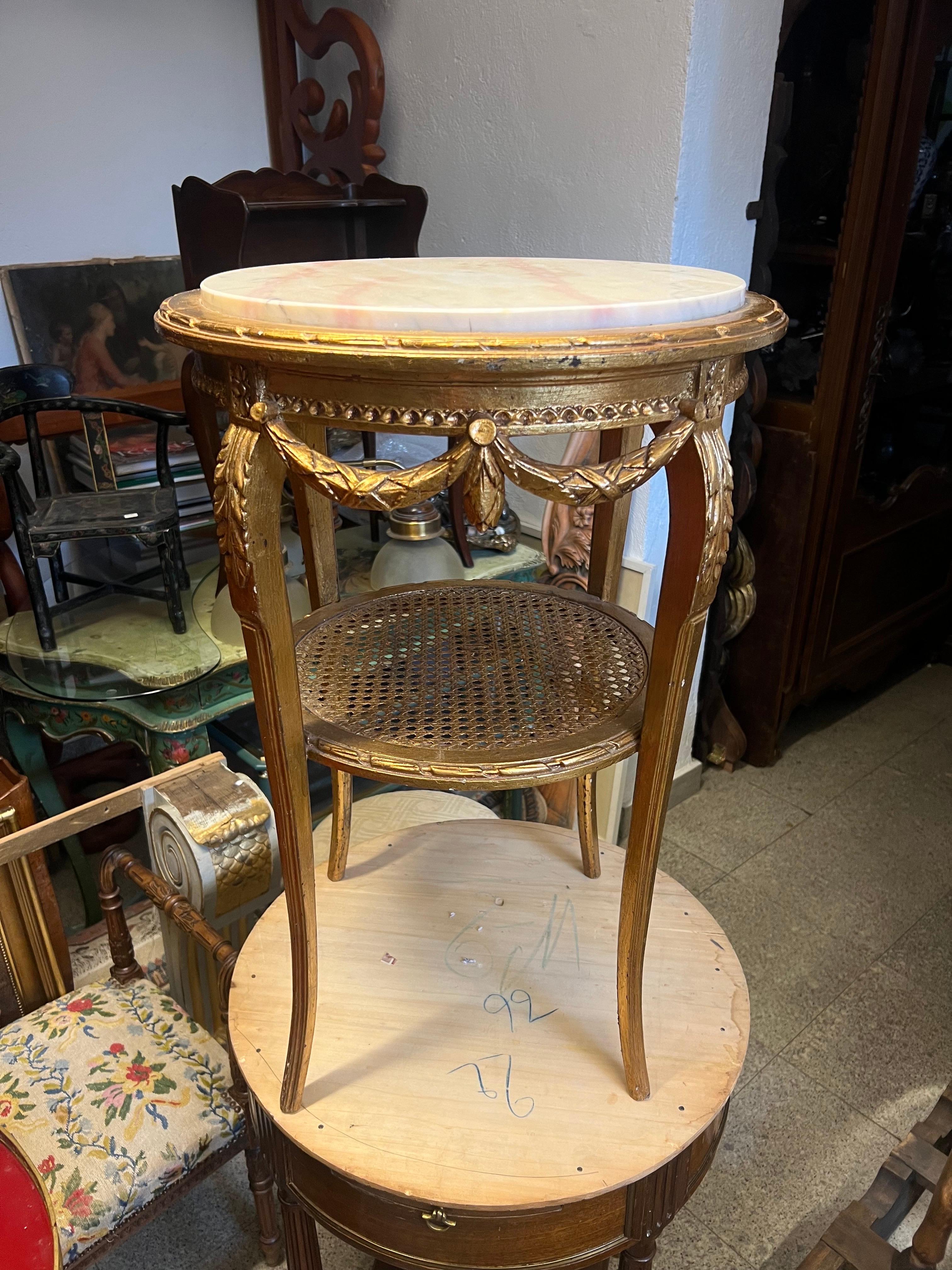 Canne Table d'appoint ronde du 19ème siècle en bois doré sculpté à la main de style Louis XVI en vente