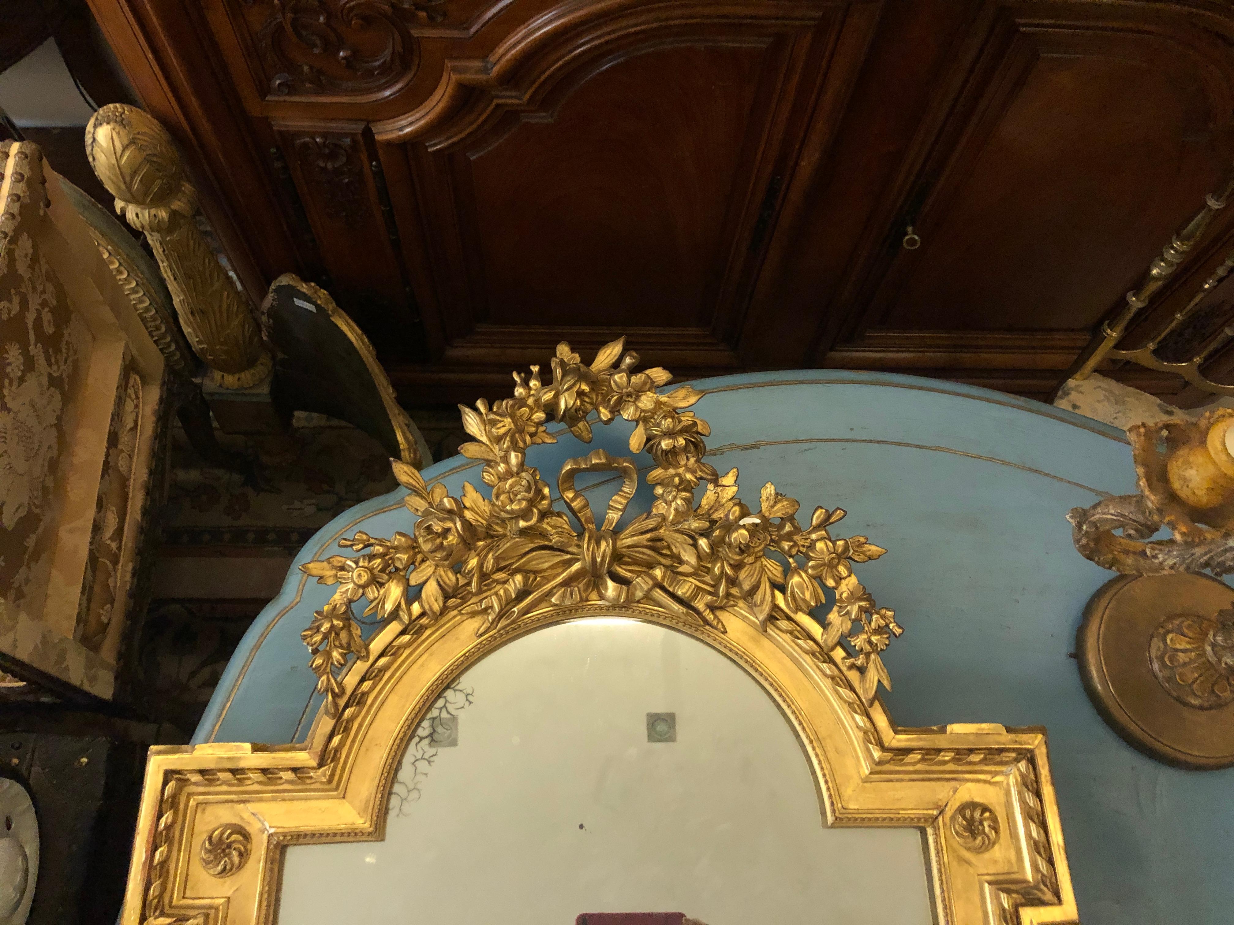 Miroir en bois doré français du 19ème siècle signé par Bertrand Montluon, Louis XVI Bon état - En vente à Sofia, BG