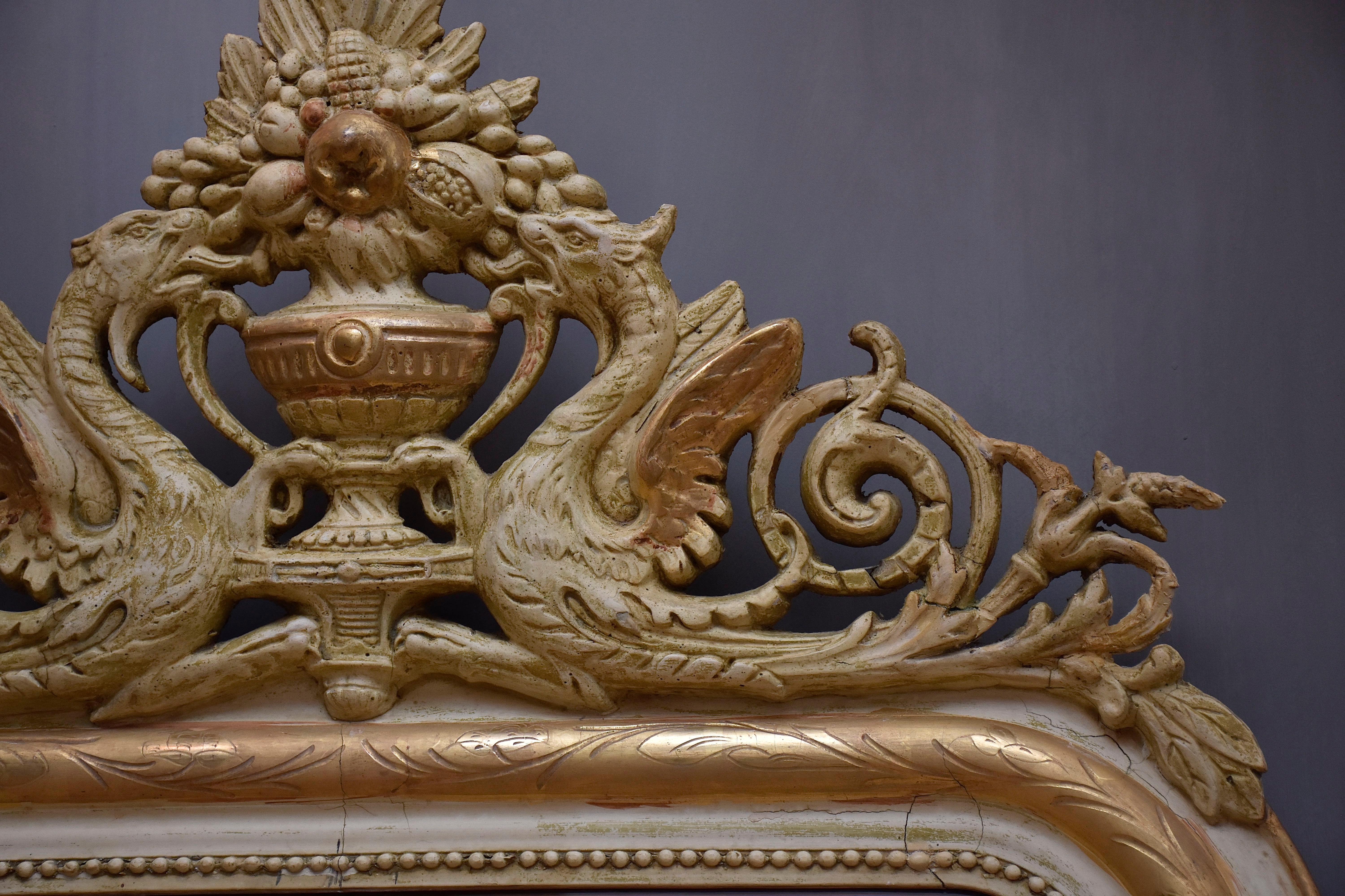Französischer vergoldeter Holzspiegel Louis Philippe aus dem 19. Jahrhundert mit Wappen im Zustand „Gut“ in SON EN BREUGEL, NL