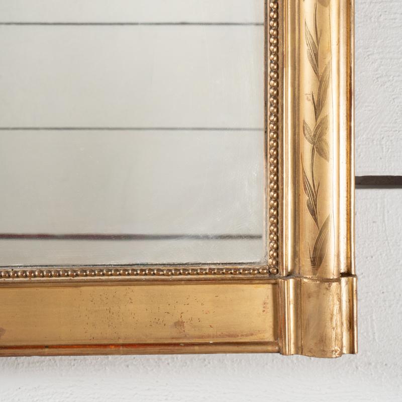 Feuille d'or Miroir de cheminée français du XIXe siècle en bois doré et gravé