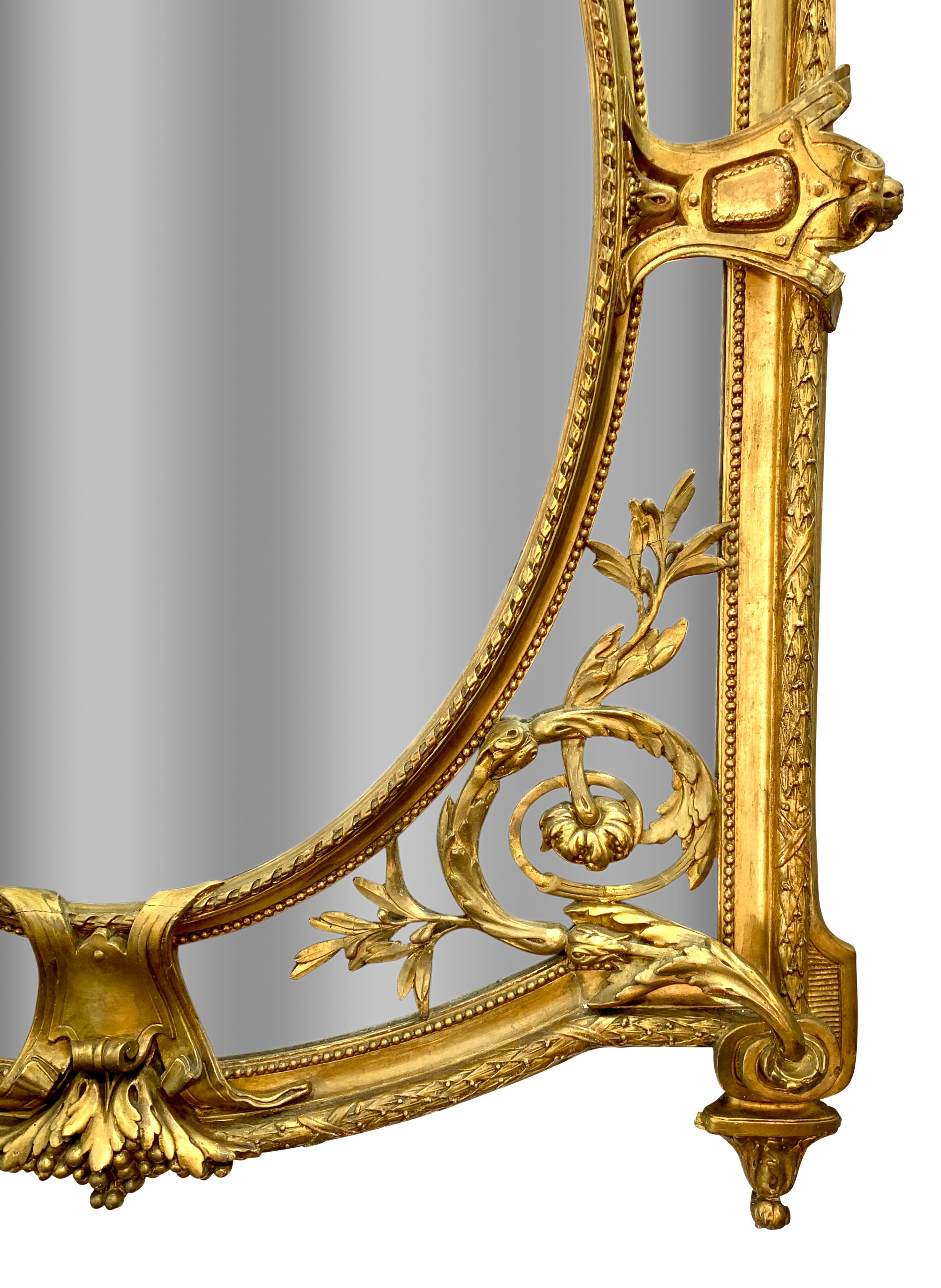 Français Miroir figuratif français en bois doré et gesso du 19ème siècle en vente