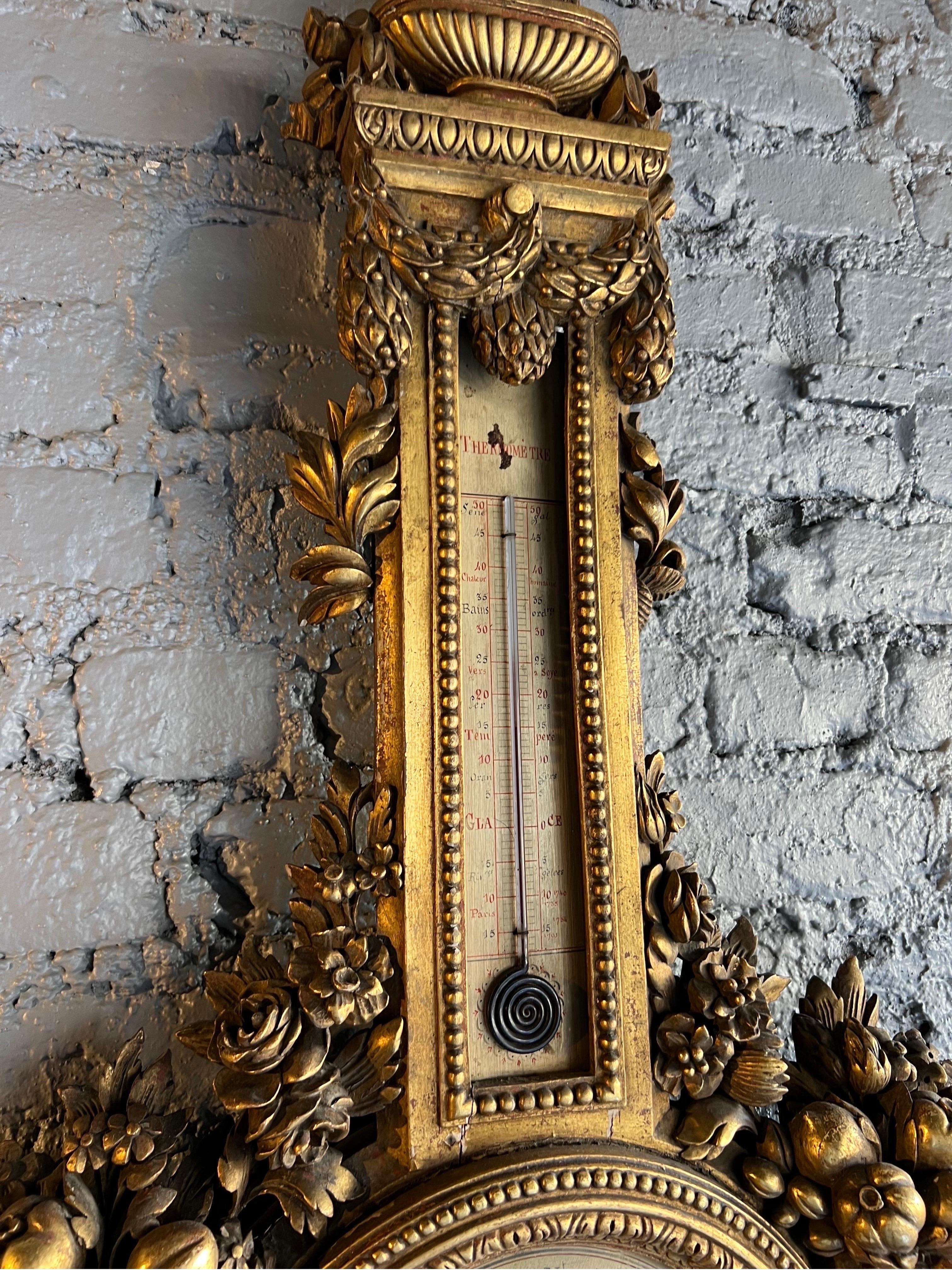 Baromètre français du 19ème siècle en bois doré Bon état - En vente à Charleston, SC