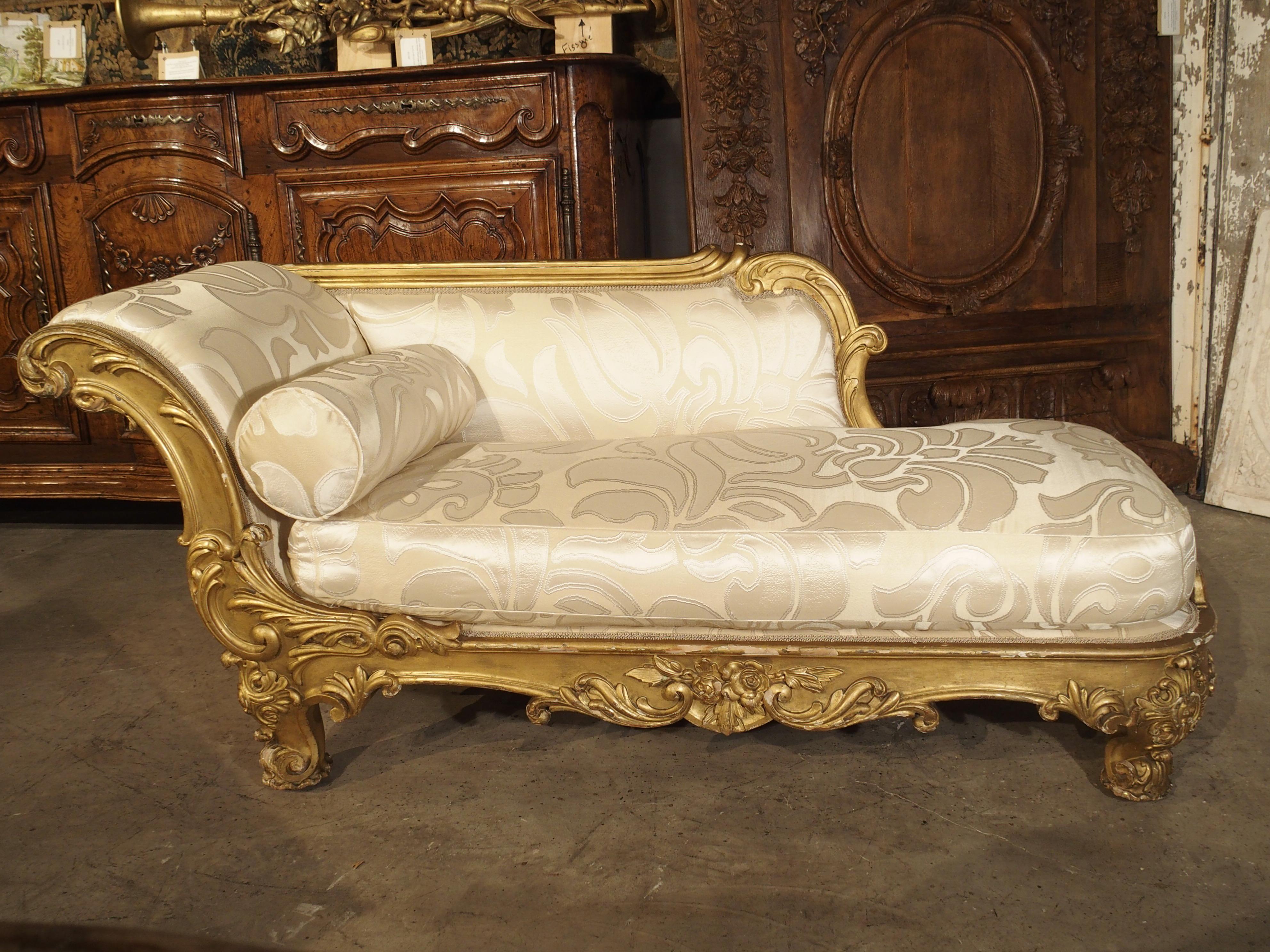 19th Century French Giltwood Chaise Lounge Upholstered in Bergamo Silk 2