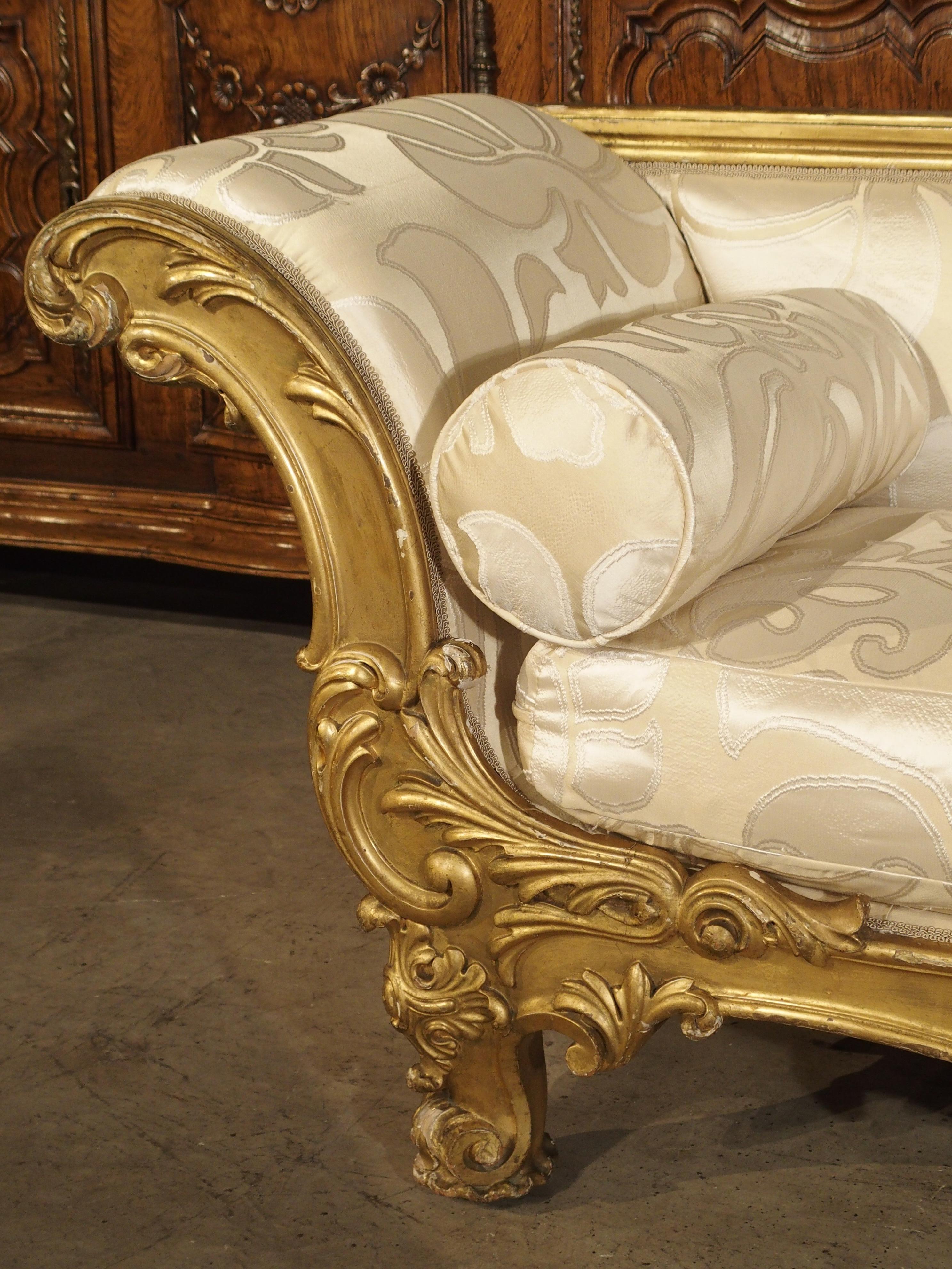 19th Century French Giltwood Chaise Lounge Upholstered in Bergamo Silk 3