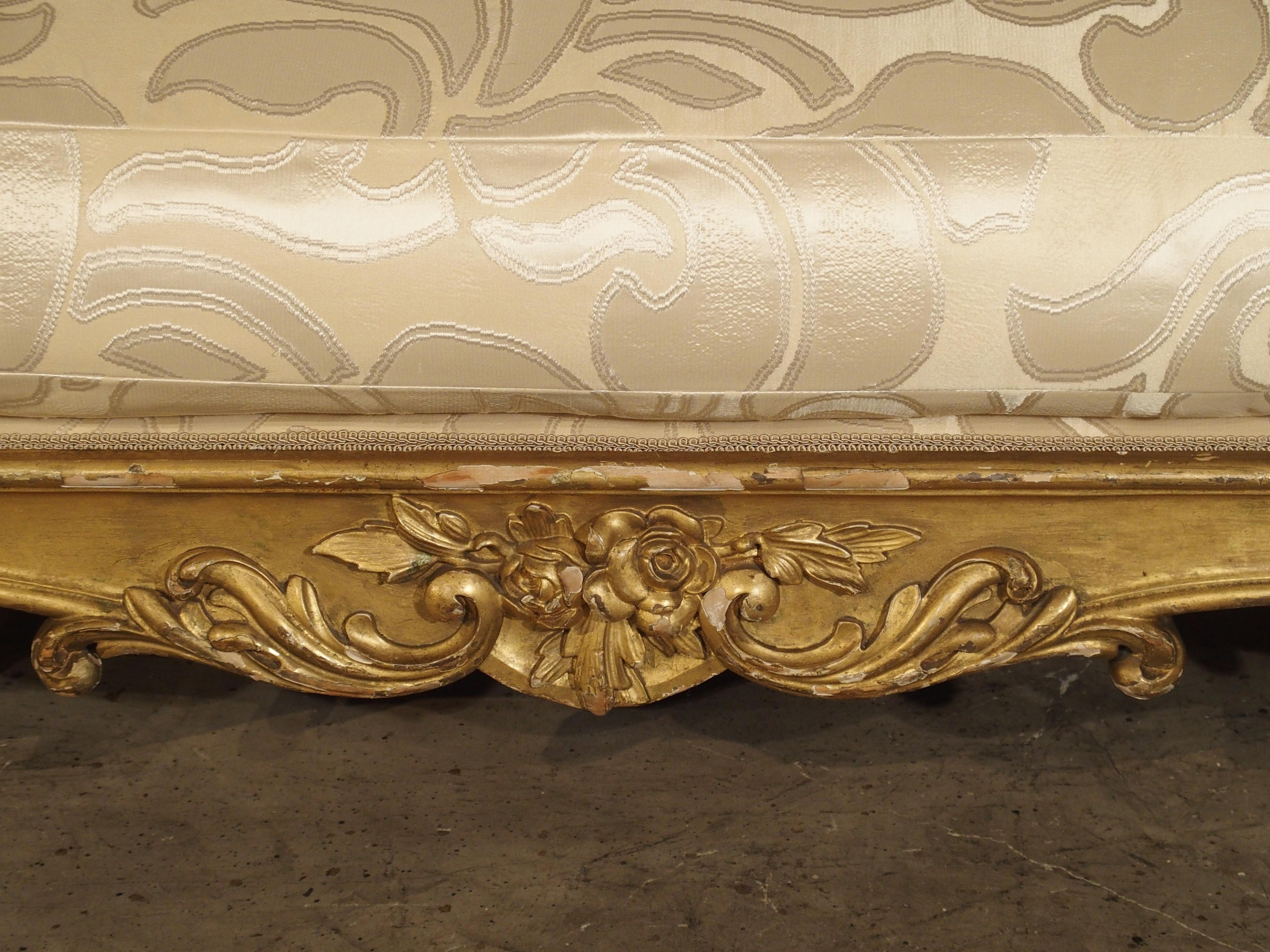 19th Century French Giltwood Chaise Lounge Upholstered in Bergamo Silk 4